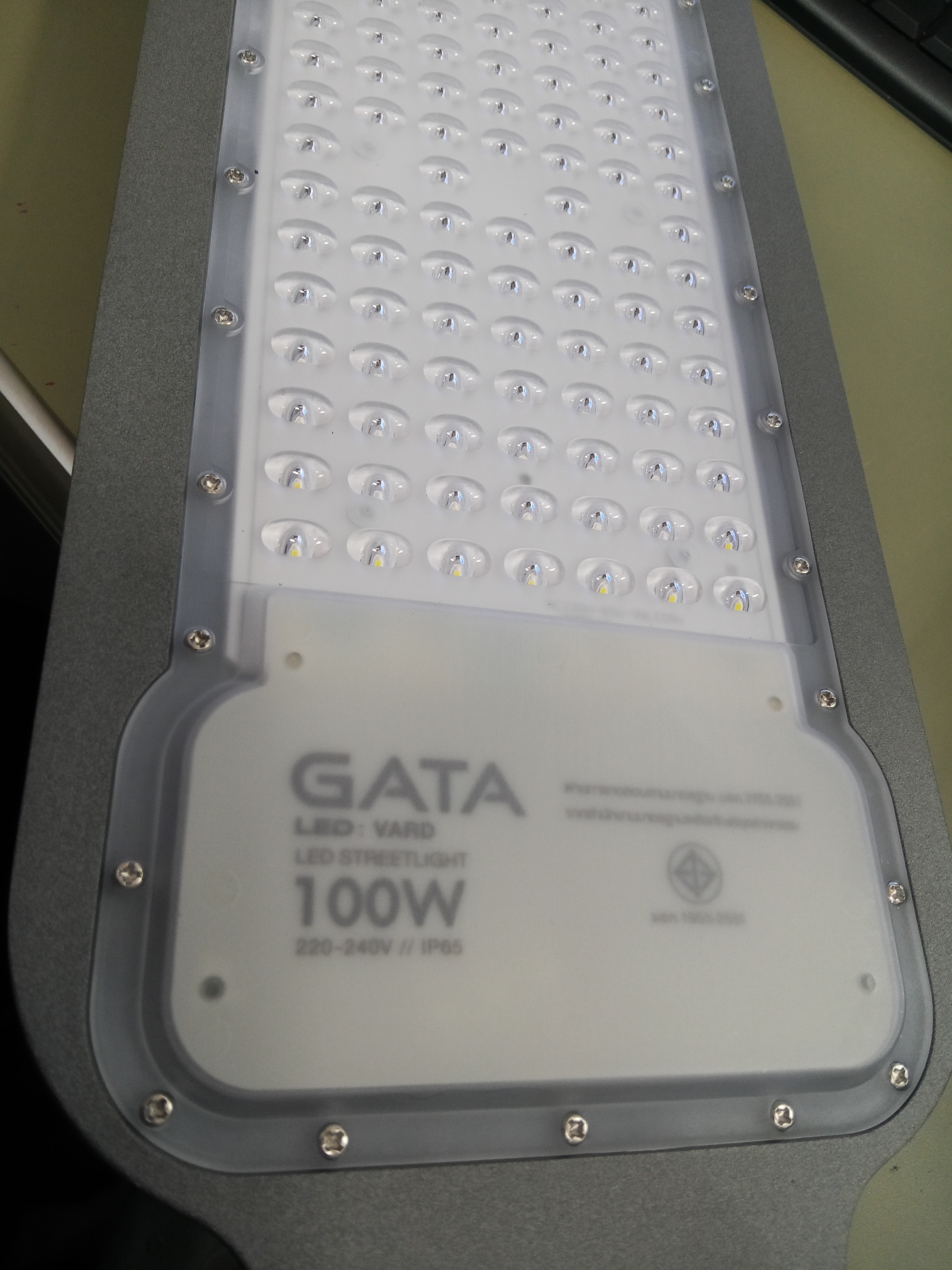 GATA โคมถนน LED 100W รุ่นVARD MADE IN THAILAND ผลิตในประเทศไทย พร้อมขาจับ พร้อมใช้งาน Daylight
