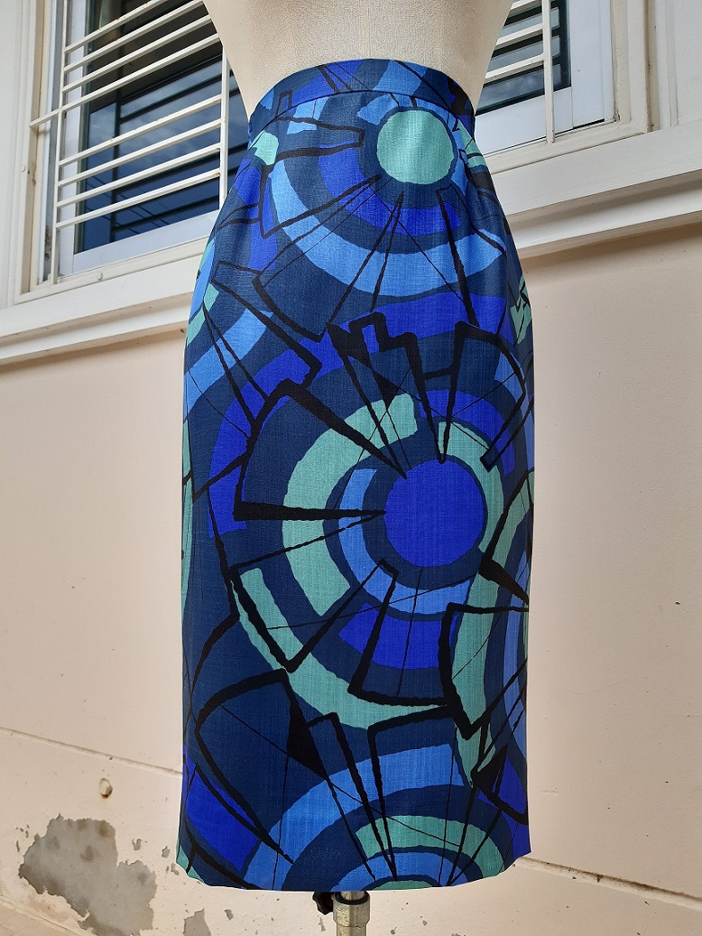 กระโปรงวินเทจทรงเอลายกราฟฟิคสีน้ำเงิน-เขียวมิ้นต์