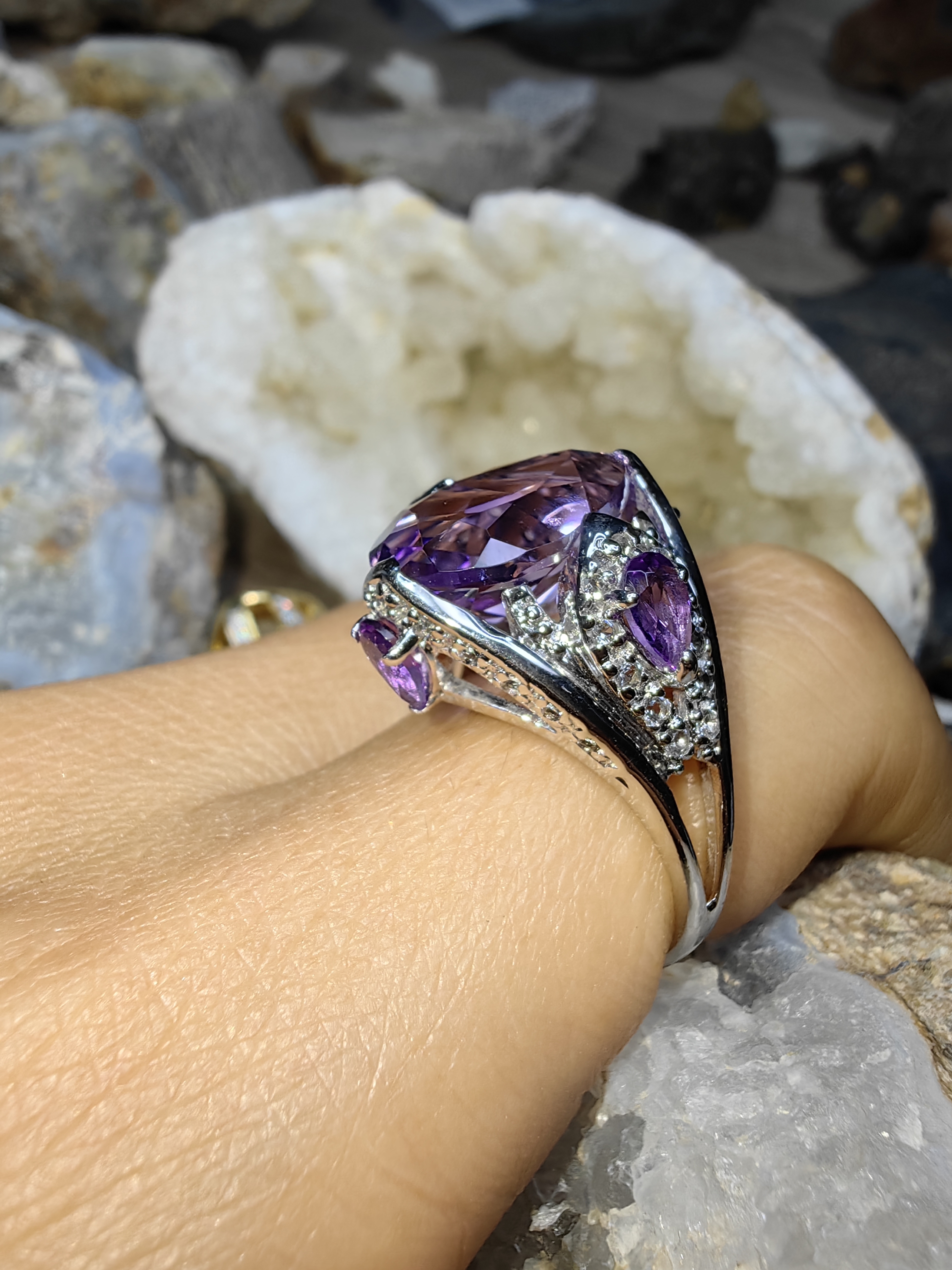 AMETHYST WHITE TOPAZ RING