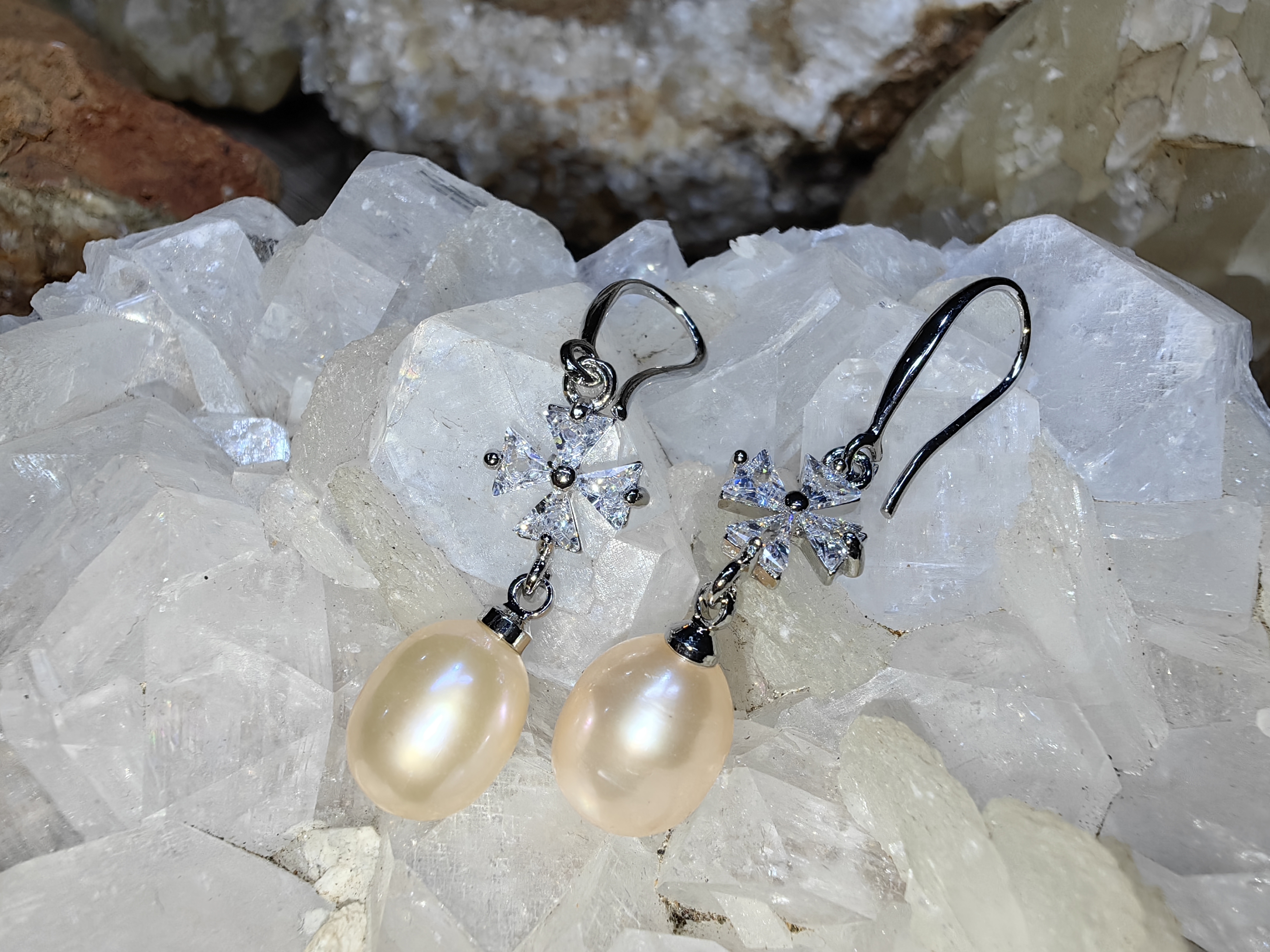 ต่างหูไข่มุกเลี้ยงธรรมชาติ เพชรสวิส Natural Cultured Pearl Swiss Diamond Earrings