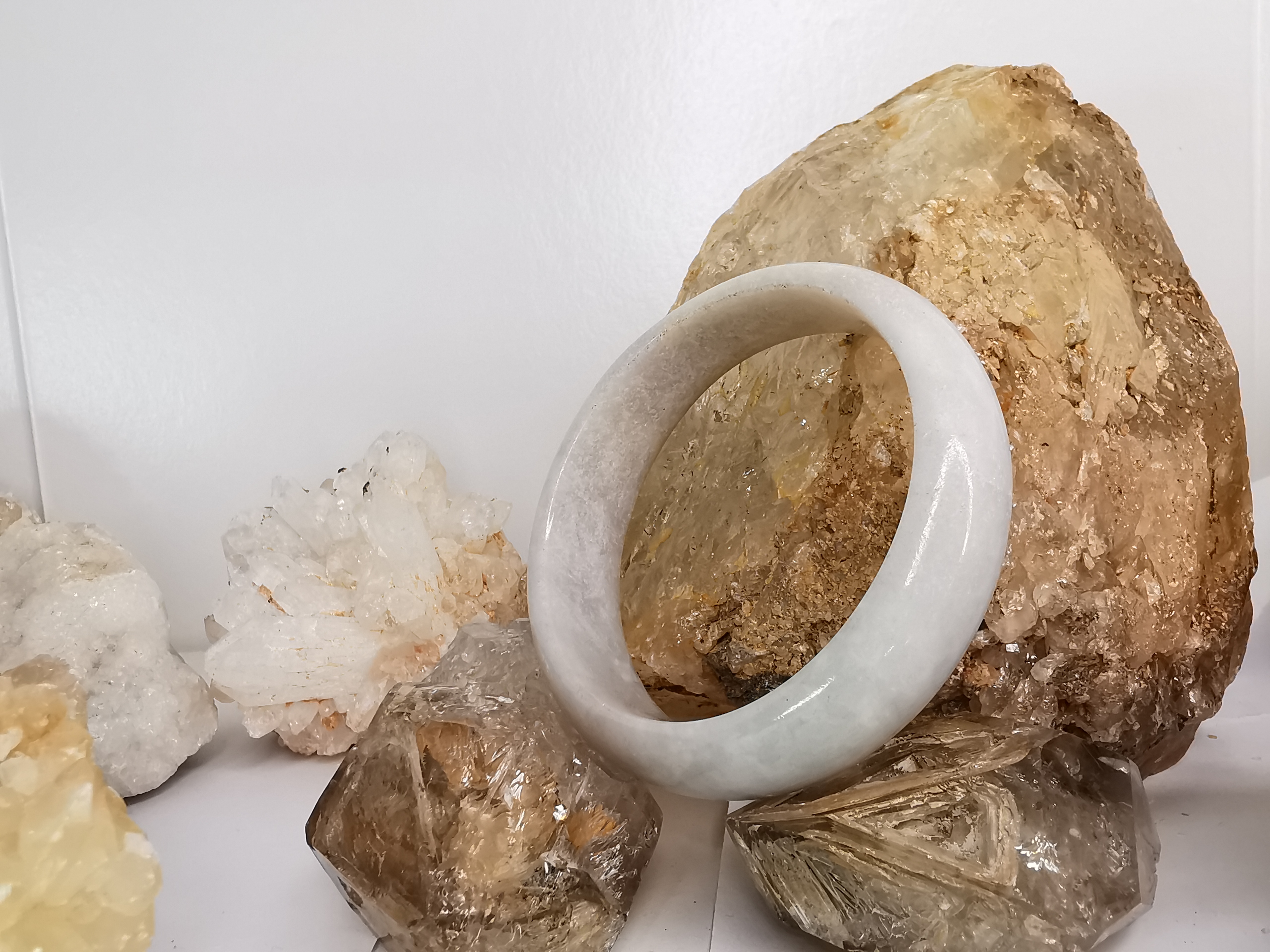 White Green Jade Bangle กำไลหยกเจไดต์แท้ Diameter/ เส้นผ่านศูนย์กลางด้านใน 54 mm.