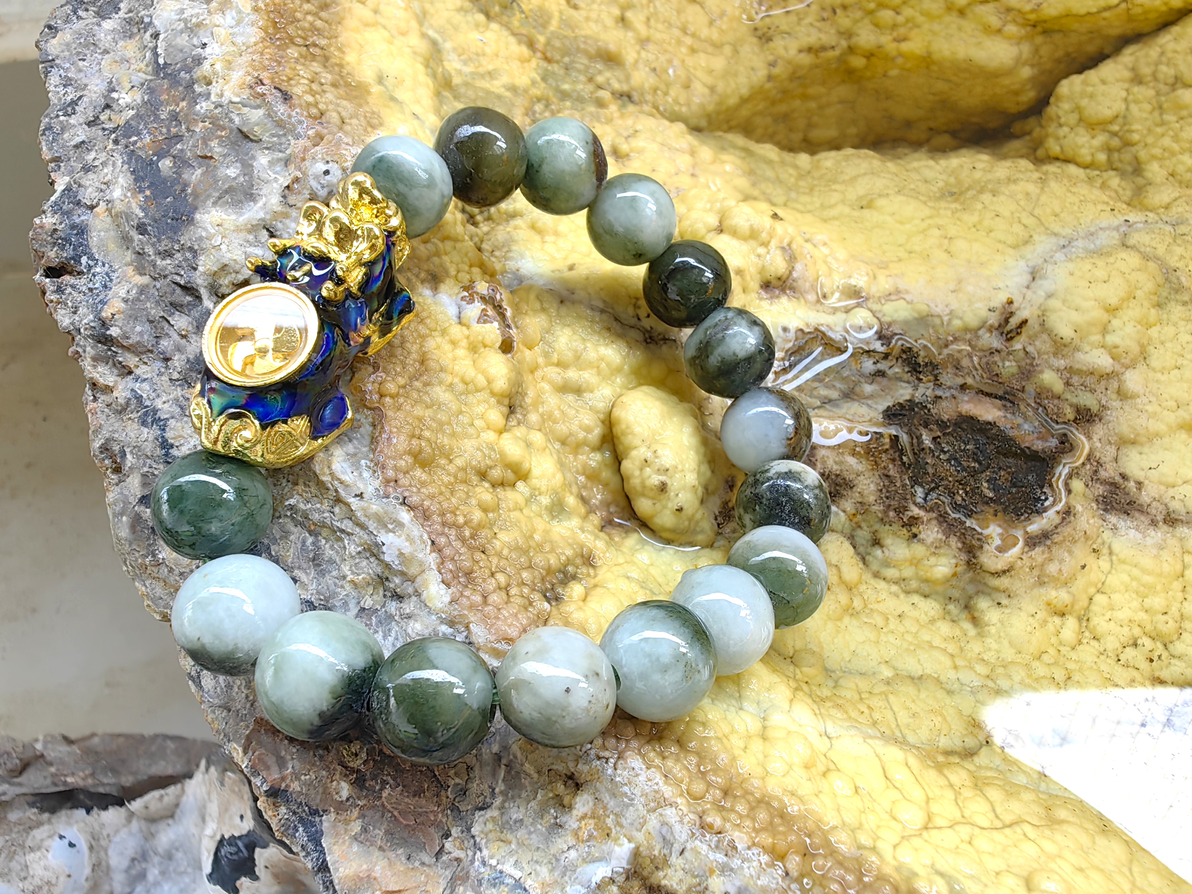 Burmese Jadeite Bracelets Color Change Dragon by Temperature (Bi Color Green-White) Round 10 mm. สร้อยข้อมือหยกพม่าปี่เซียะเปลี่ยนสีตามอุณหภูมิ (หยกกินบ่เซี้ยง เขียว -ขาว) กลม 10 มม. Free Size