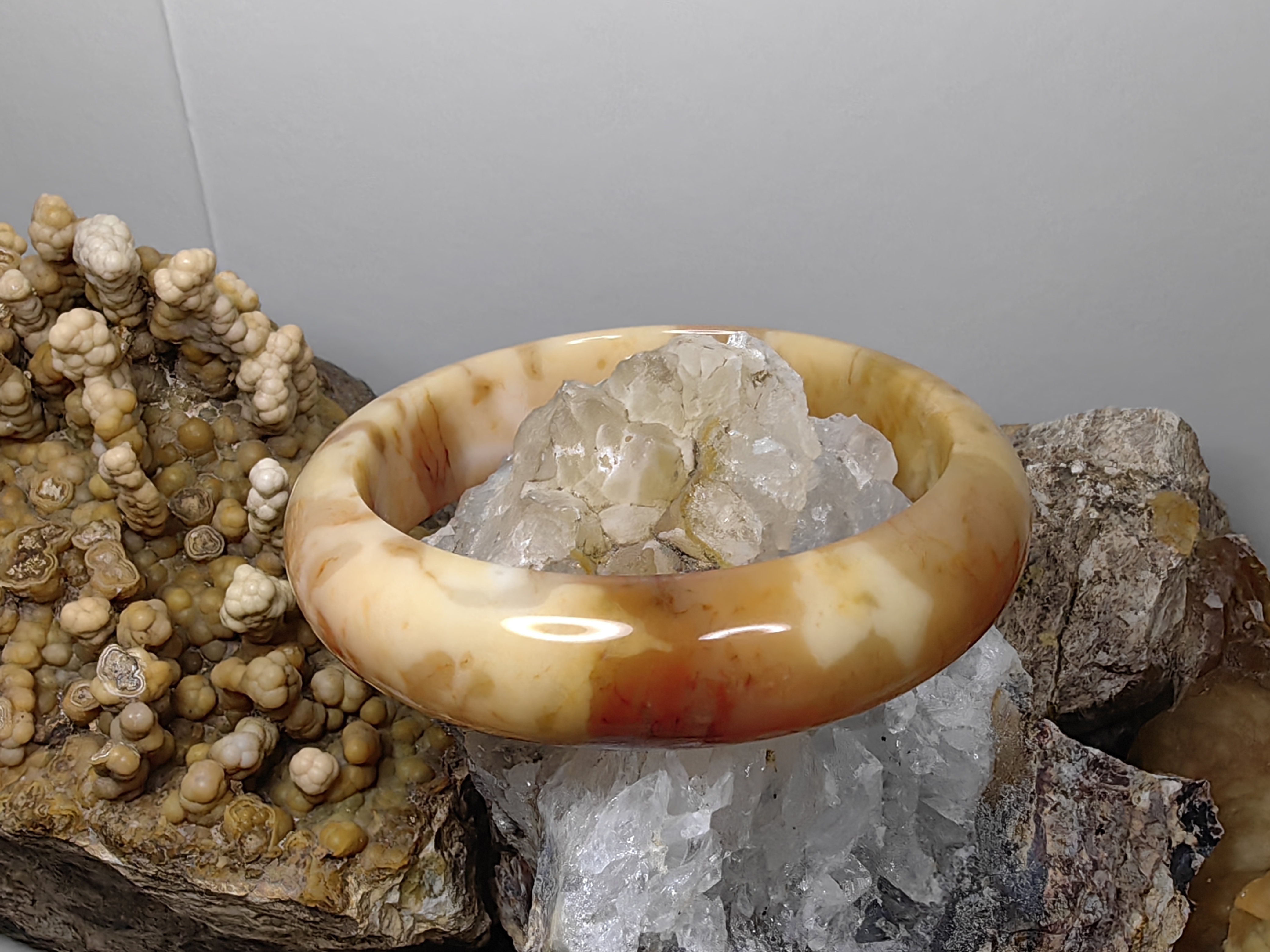 Burmese Carnelian Bangle Size 59 กำไลโมกุล คาร์นิเลียน พม่า Diameter/ เส้นผ่านศูนย์กลางด้านใน 59 mm.