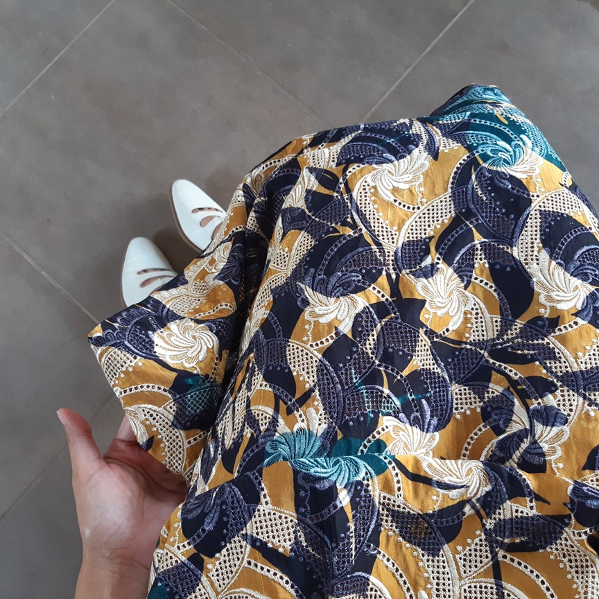 กระโปรงวินเทจผ้าฉลุลายสีสวยแปลกตา สีทอง-สีน้ำเงิน งานปักแน่น (Vintage Skirt)