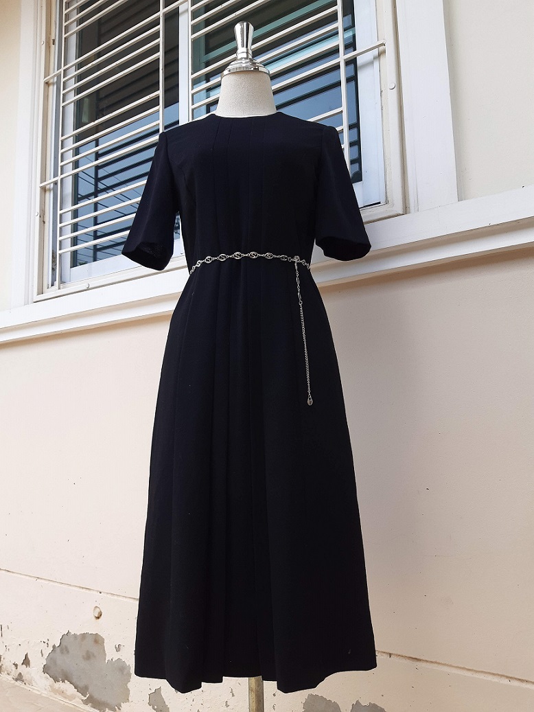 เดรสวินเทจสีดำกระโปรงจีบพลีท (Vintage dress)
