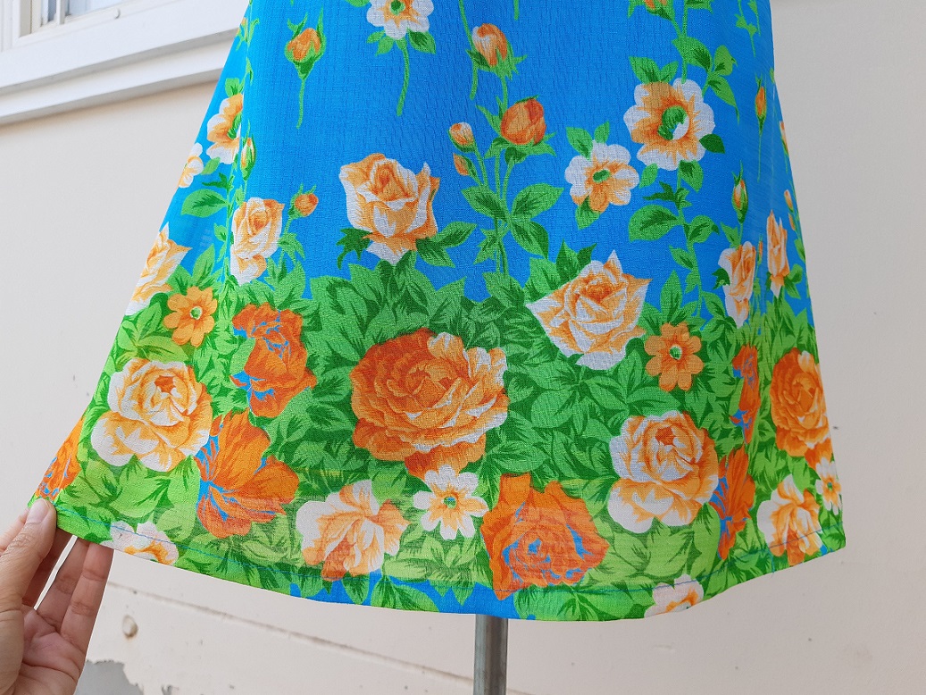 กระโปรงสั้นทรงเอสีฟ้าลายดอกกุหลาบสีส้ม (Vintage skirt)