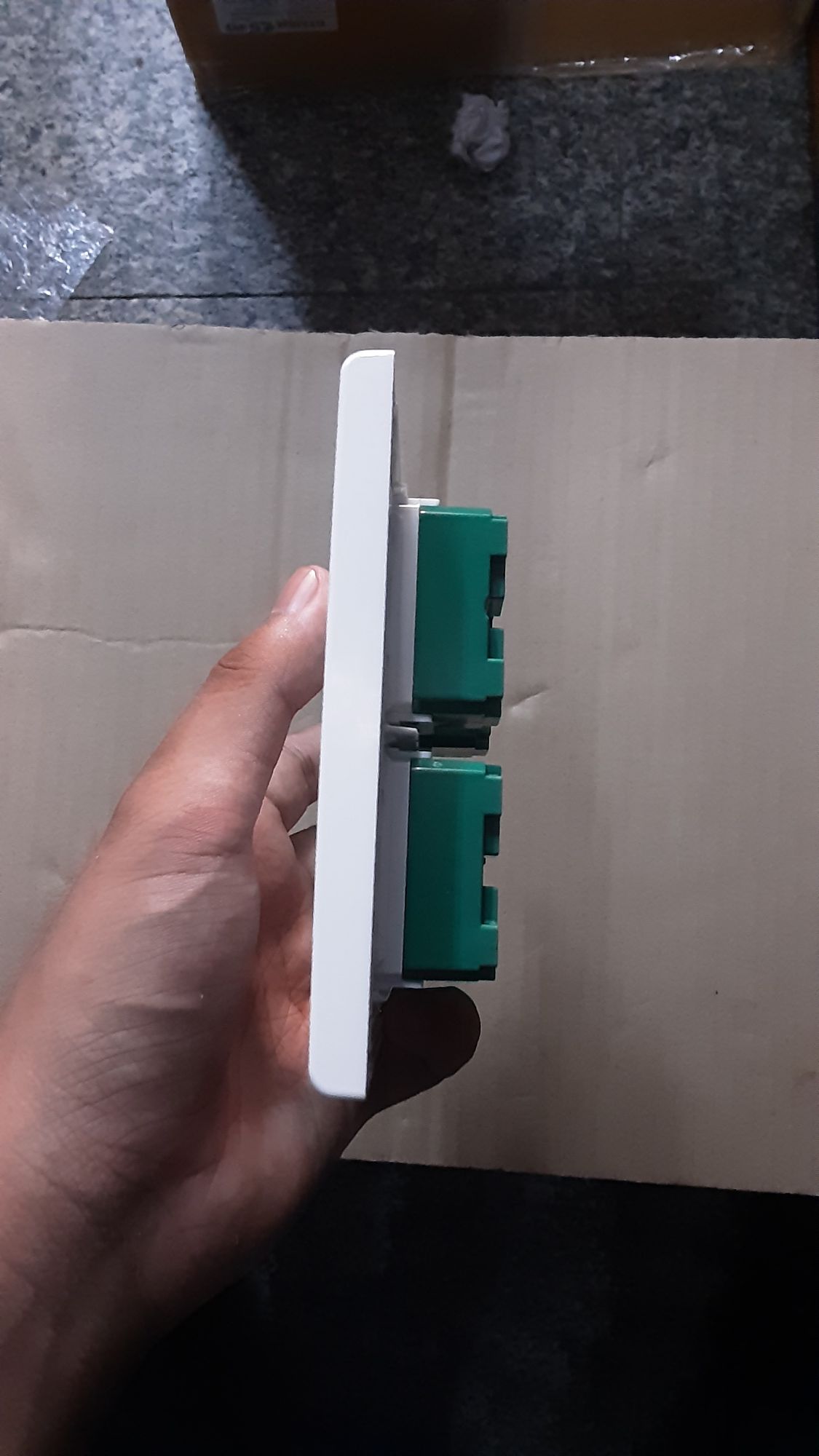 ชุดสวิตซ์ไฟสำเร็จ Panasonic เต้ารับเดียว 4 ช่อง พร้อมหน้ากาก 4 ช่อง บล็อกลอย4x4 สีขาว