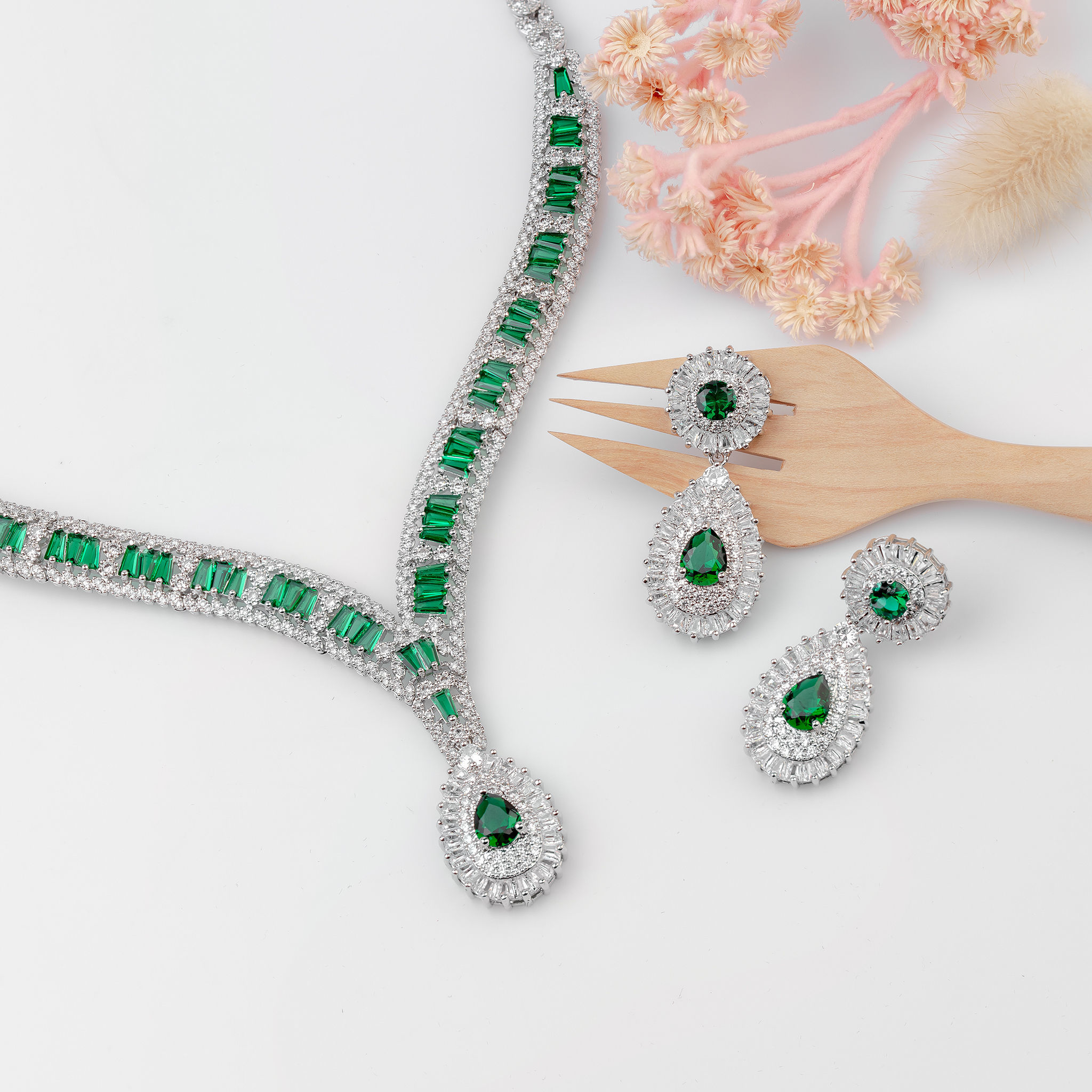 EMERALD DIAMOND 18K WHITE GOLD NECKLACE EARRING สร้อยคอ ต่างหู มรกต ล้อมเพชร ทอง 18K Pre-order