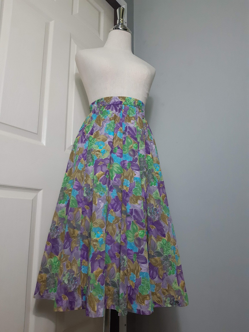 กระโปรงวินเทจลายดอกสีม่วง