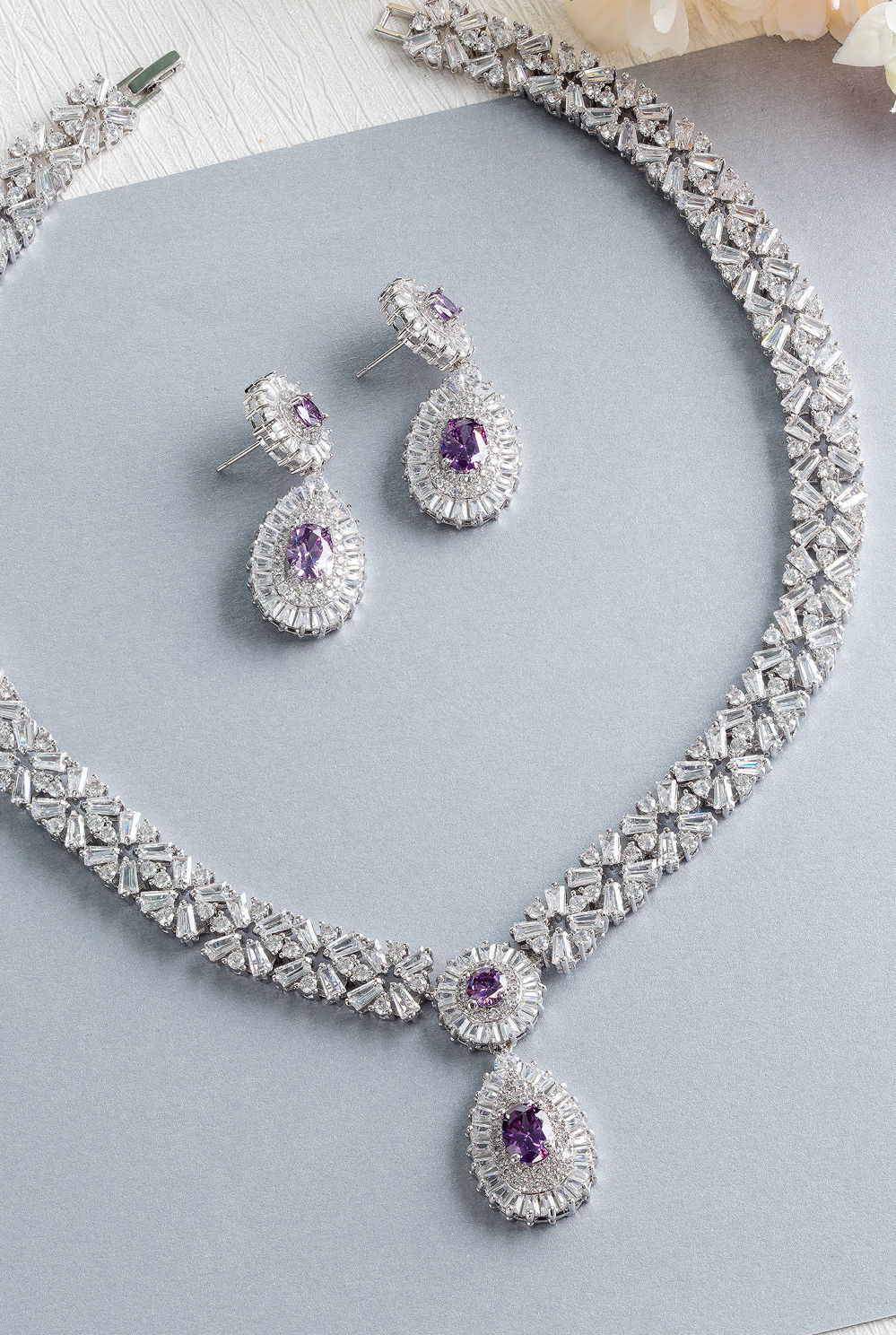 VIOLET SAPPHIRE DIAMOND 18K WHITE GOLD NECKLACE EARRING สร้อยคอ ต่างหู แซฟไฟร์สีม่วง ล้อมเพชร ทอง 18K Pre-order