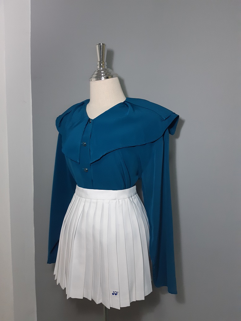 เสื้อเชิ้ตสีฟ้าเทอควอยซ์