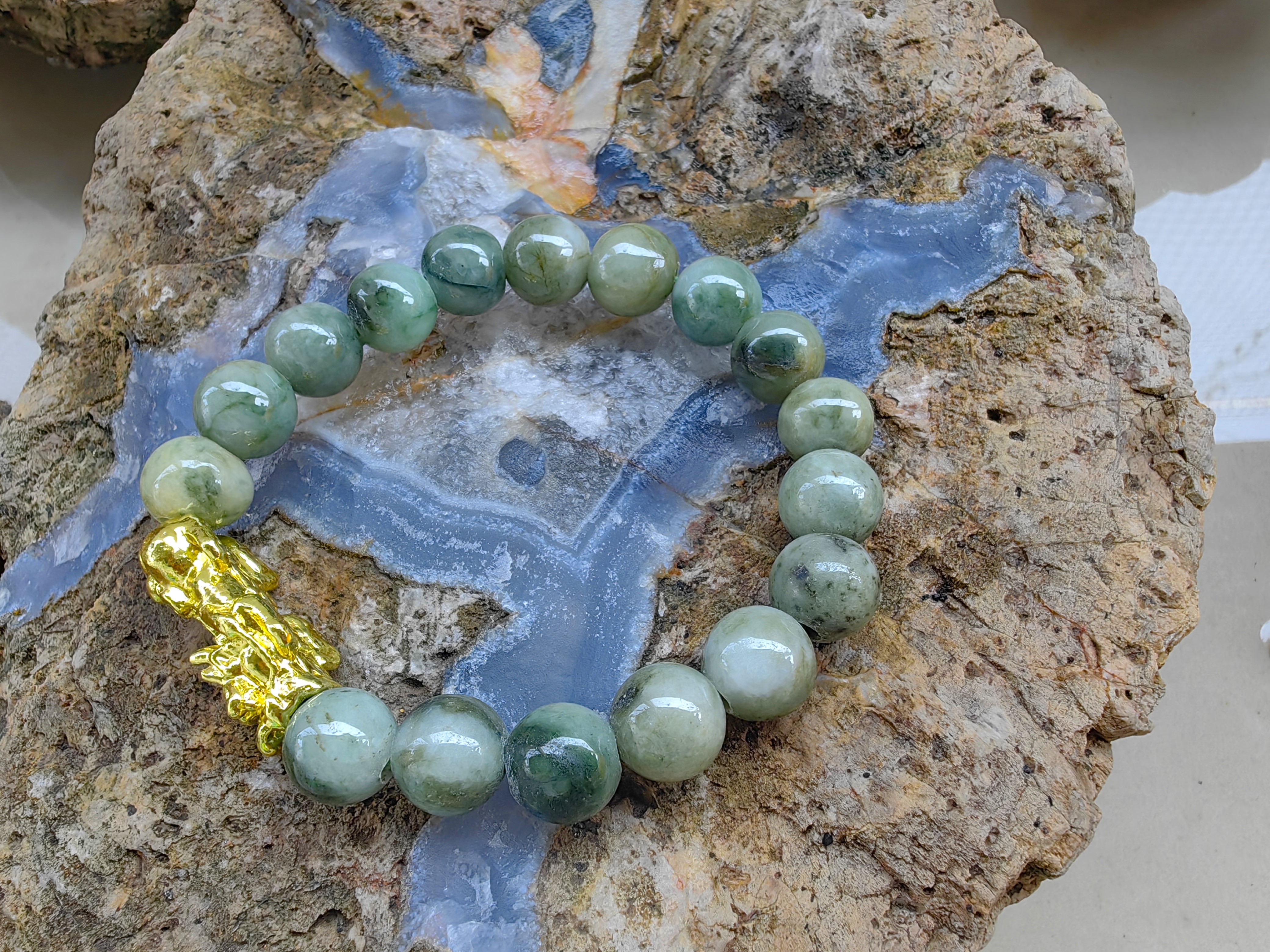 Mix Green Burmese Jadeite Bracelets Dragon Gold plated Round 10 mm. สร้อยข้อมือหยกพม่าปี่เซียะชุบทอง เขียวรวมสี มีลวดลาย กลม 10 มม. Free Size