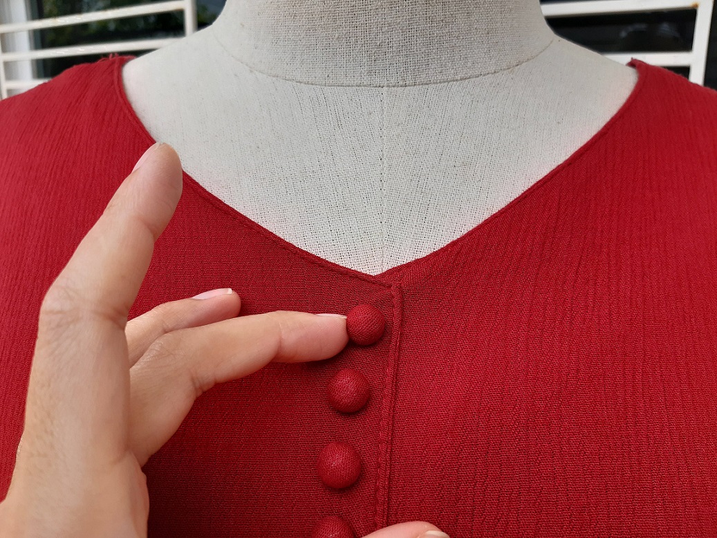 เดรสญี่ปุ่นสีแดงเข้ม เอวรูดเชือก 2 ฝั่ง ผ้าไม่ต้องรีด