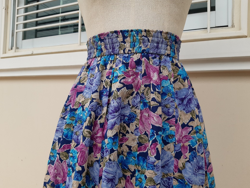 กระโปรงวินเทจลายดอกไม้สีฟ้า สีม่วง