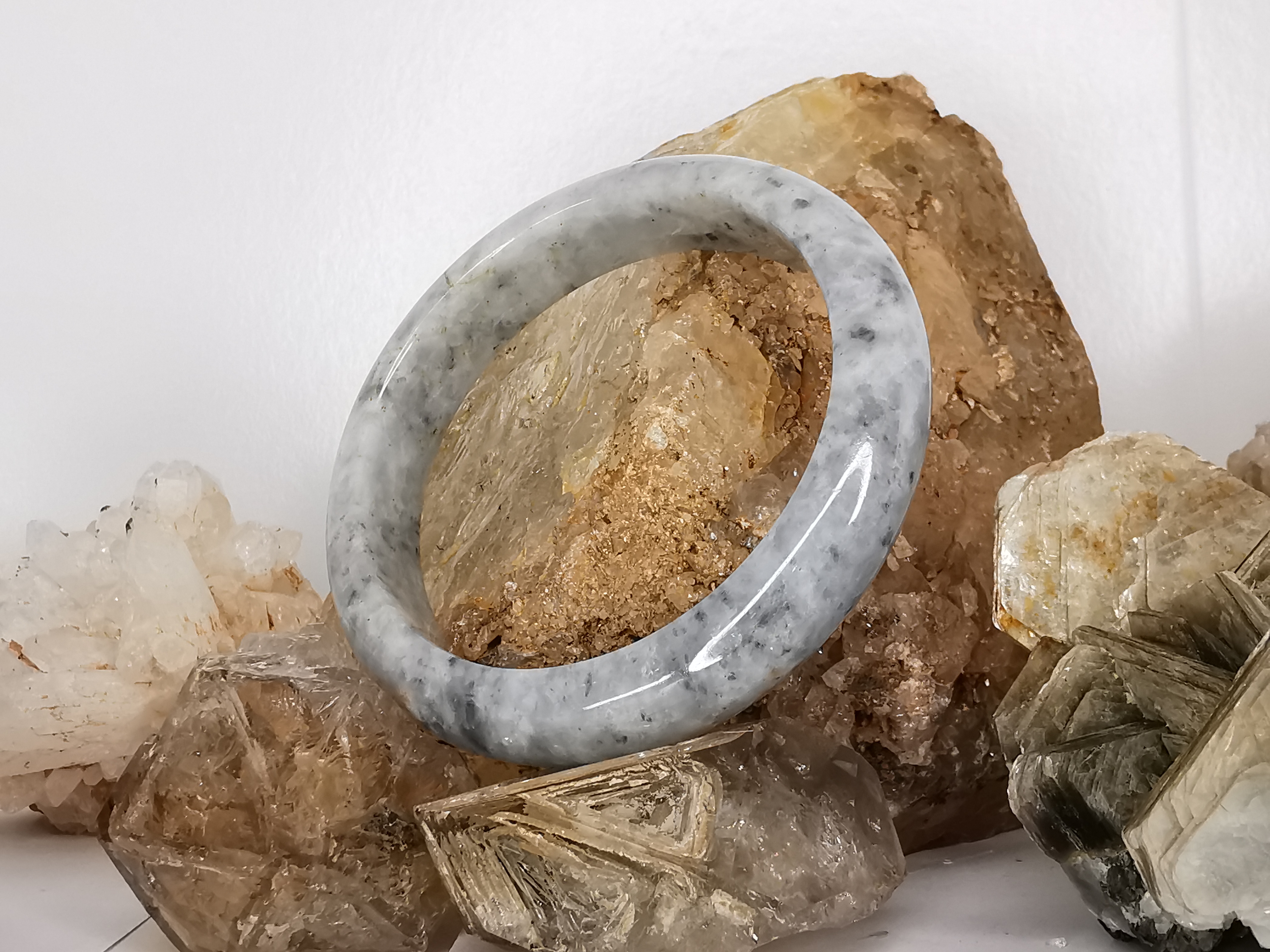 White Grey Green Bangle กำไลหยกเจไดต์แท้ Diameter/ เส้นผ่านศูนย์กลางด้านใน 59 mm.*