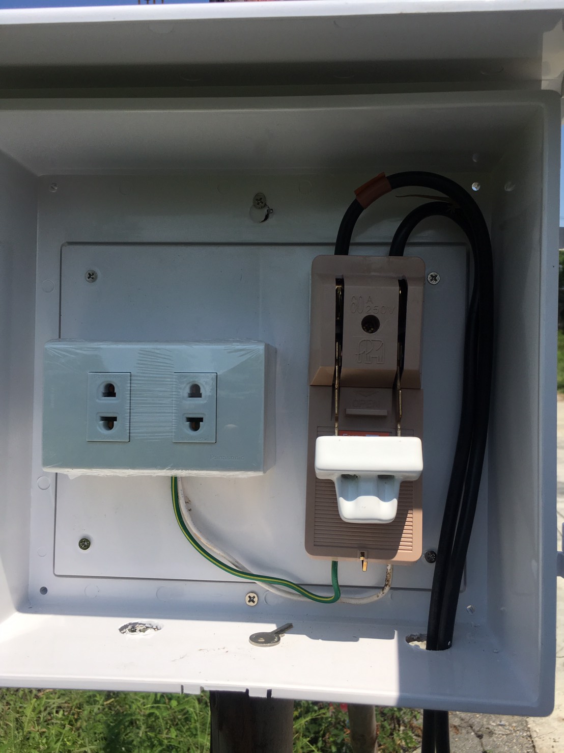 ตู้กันน้ำ ฝาทึบ LEETECH CA1212 12x12 นิ้ว รุ่น ABCB สีเทา กันน้ำ กันฝุ่น สีเทา สามารถถอดหลังคาได้