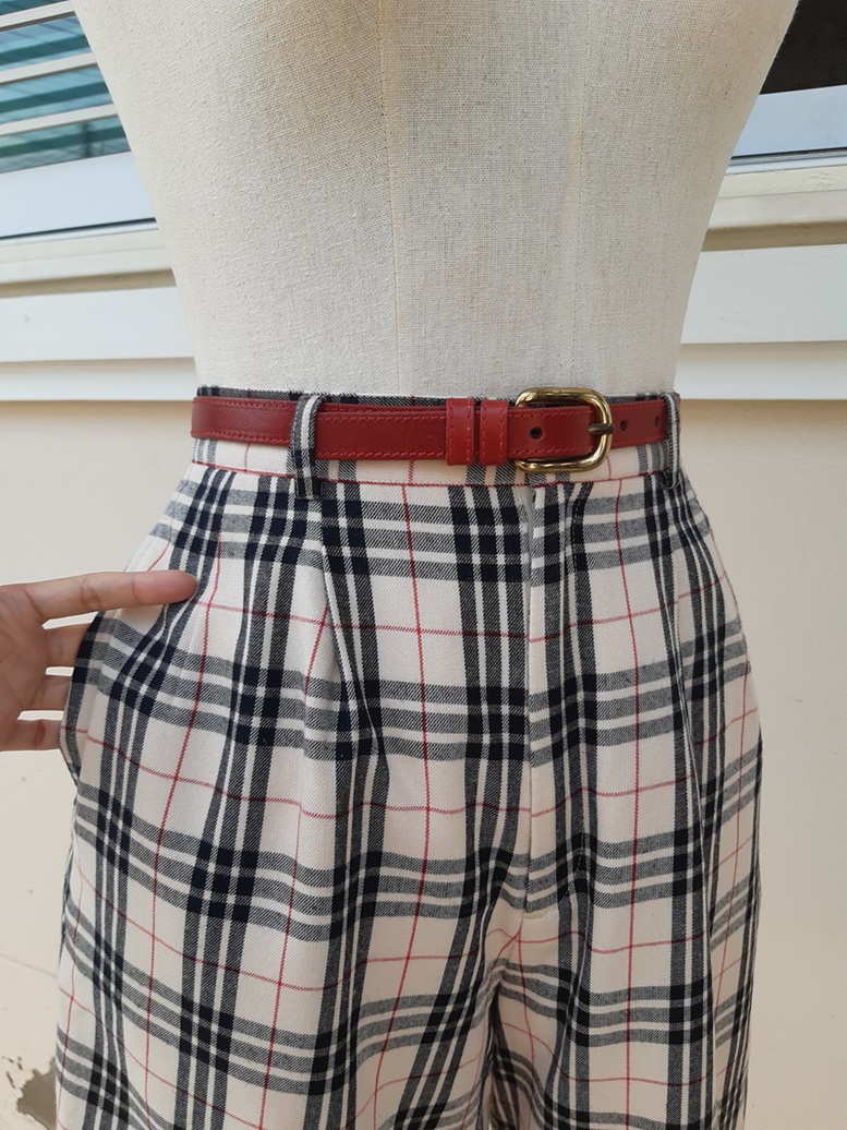 กางเกงวินเทจขาสั้นลายสก็อตสีครีม ลายคลาสสิคของแบรนด์