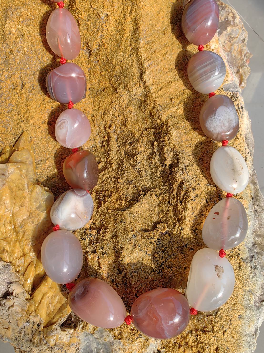 Orange White Brown Agate Necklace สร้อยคออาเกต สีส้ม ขาว น้ำตาล L 49 cm. 815.50 ct.