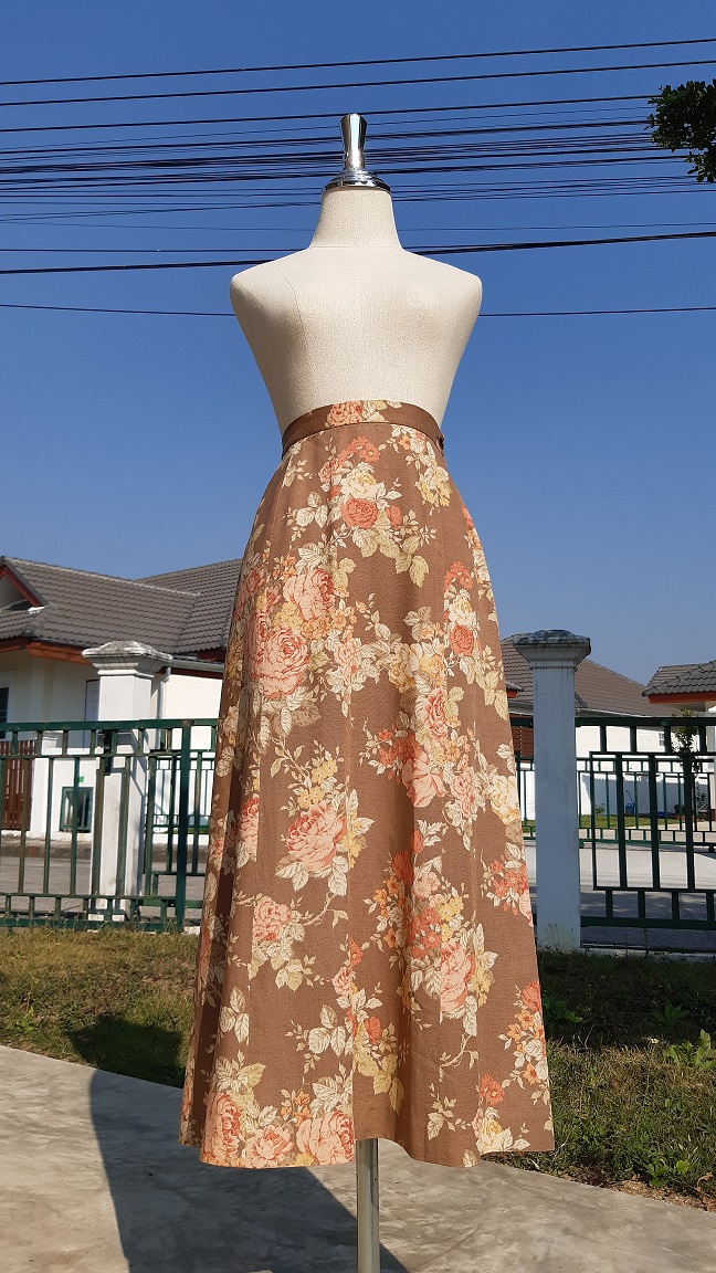 กระโปรงยาวลายดอกไม้