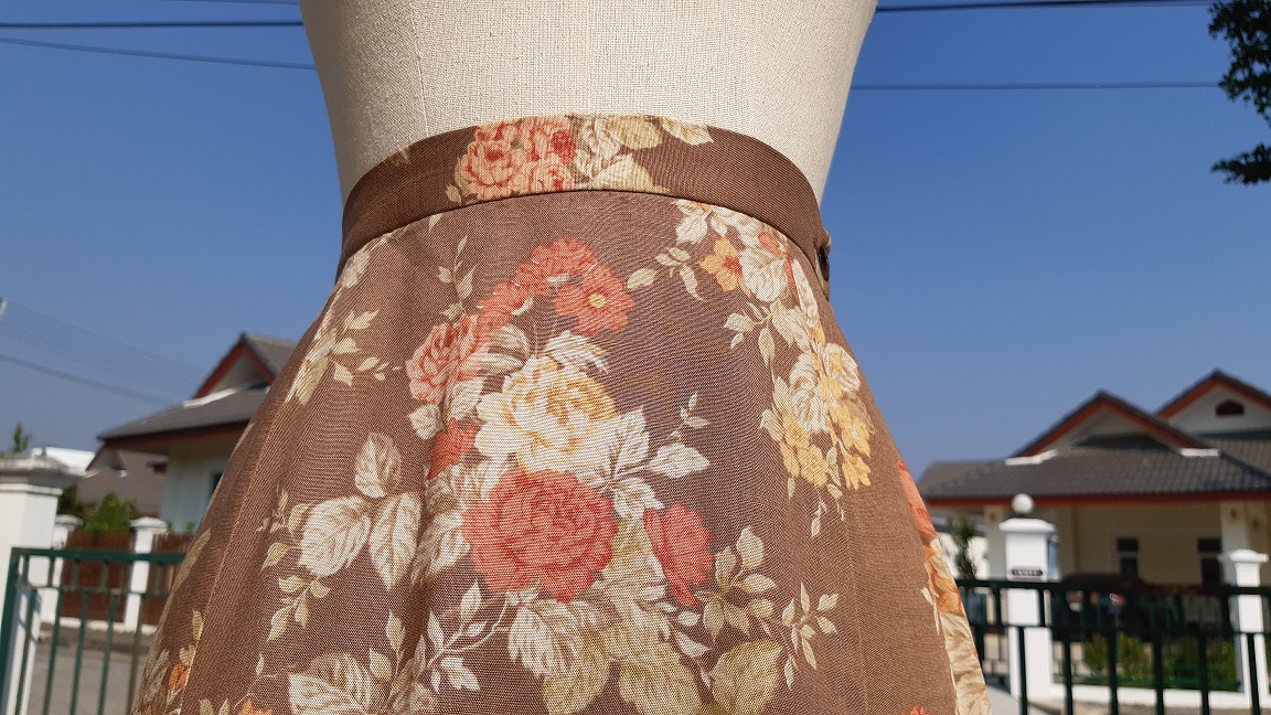 กระโปรงยาวลายดอกไม้