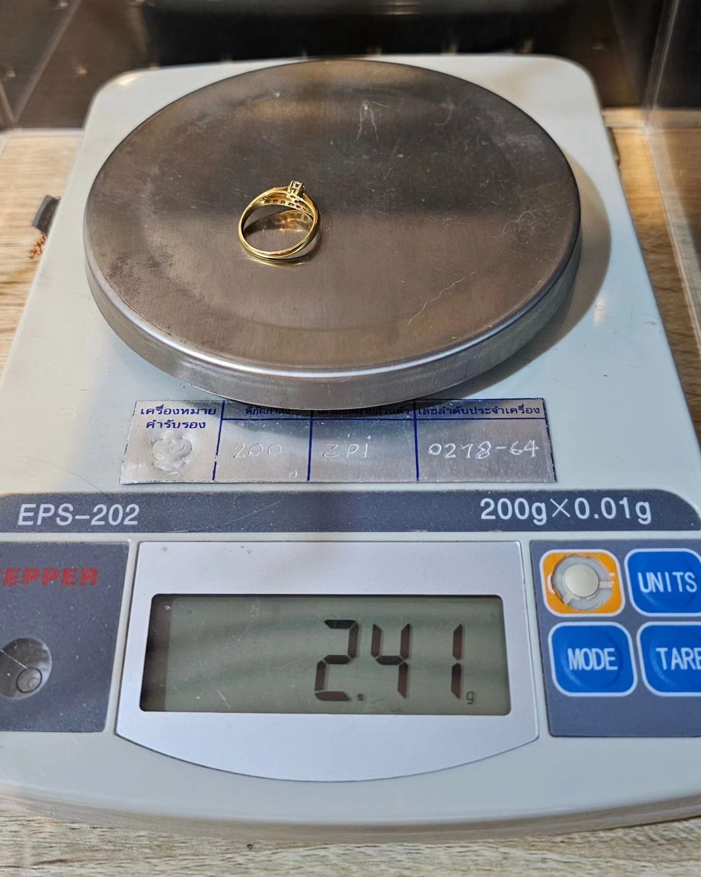 🚫ปิดการขาย(SoIdOut)🚫 แหวนทองคำ 18K เพชรเกสร 15 ตัง 1 เม็ด 2 ตัง 3 เม็ด 1.5 ตัง 9 เม็ด รวม 34.5 ตัง น้ำ 95-96 ความสะอาด vvs-vs ไซส์ 52 น้ำหนัก 2.41 กรัม ราคา 8300.-(Net)