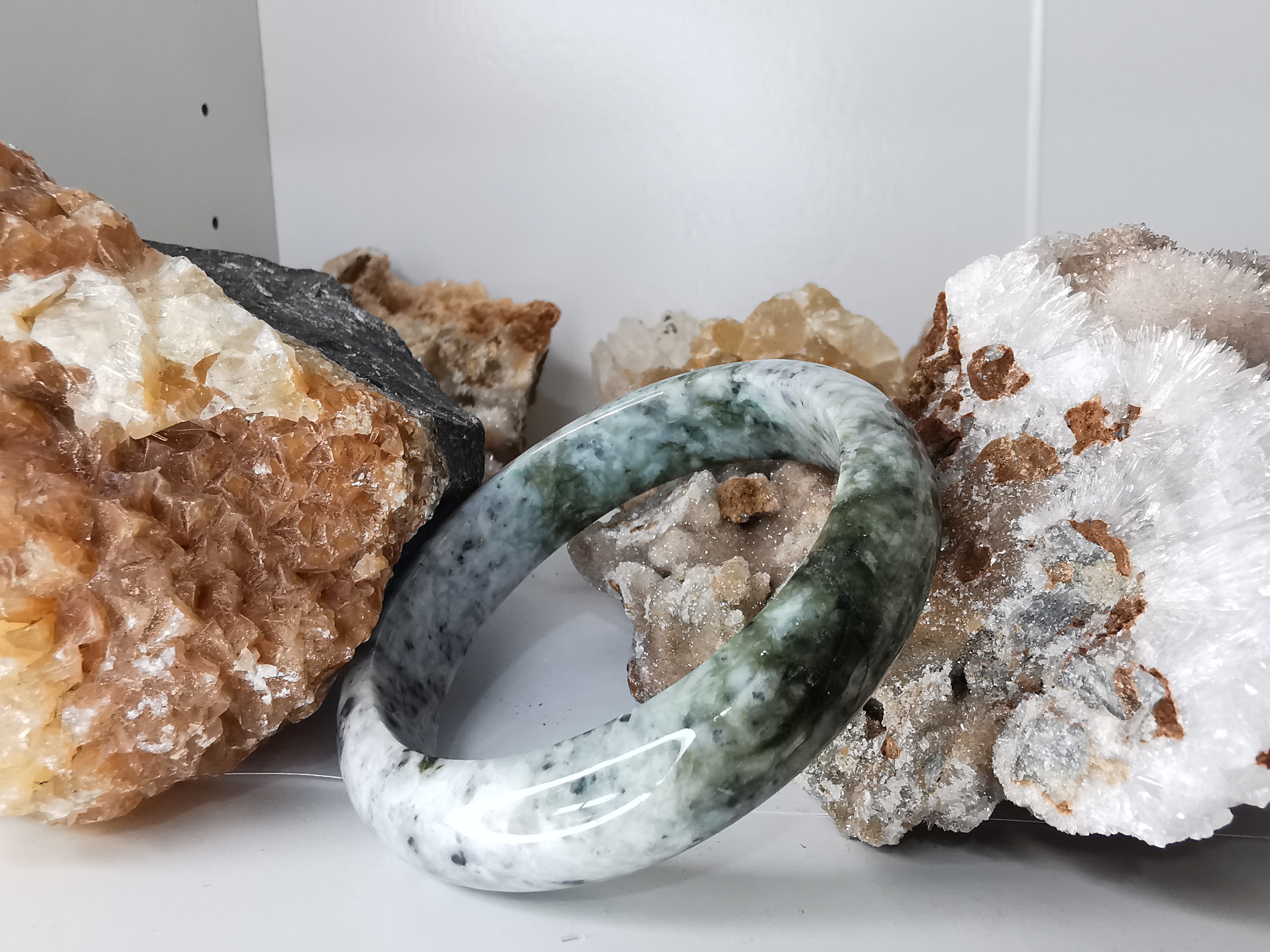 Grey Green Black Jade Bangle กำไลหยกเจไดต์แท้ Diameter/ เส้นผ่านศูนย์กลางด้านใน 59 mm.