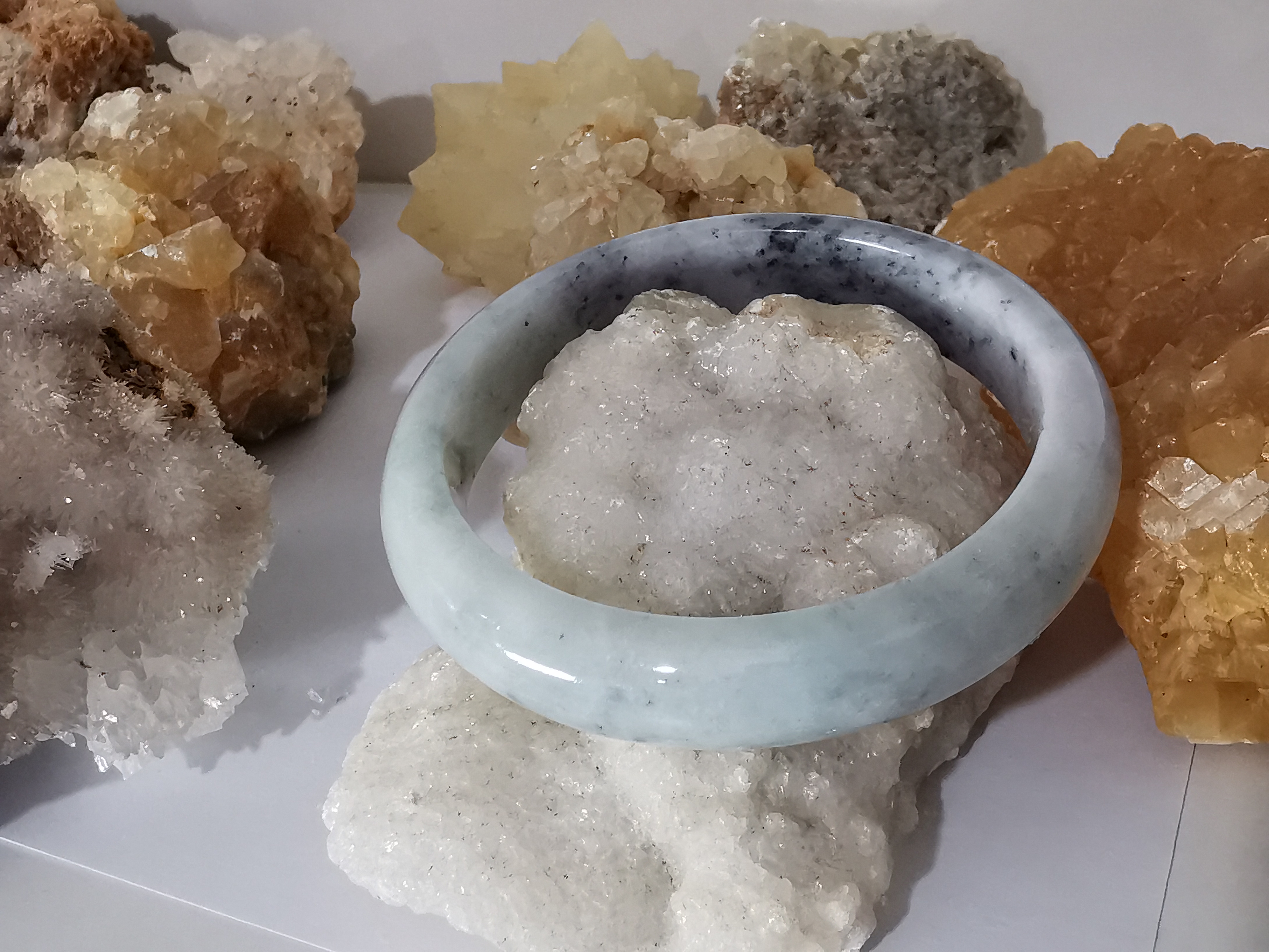 Grey Green Bangle กำไลหยกเจไดต์แท้ Diameter/ เส้นผ่านศูนย์กลางด้านใน 63 mm.