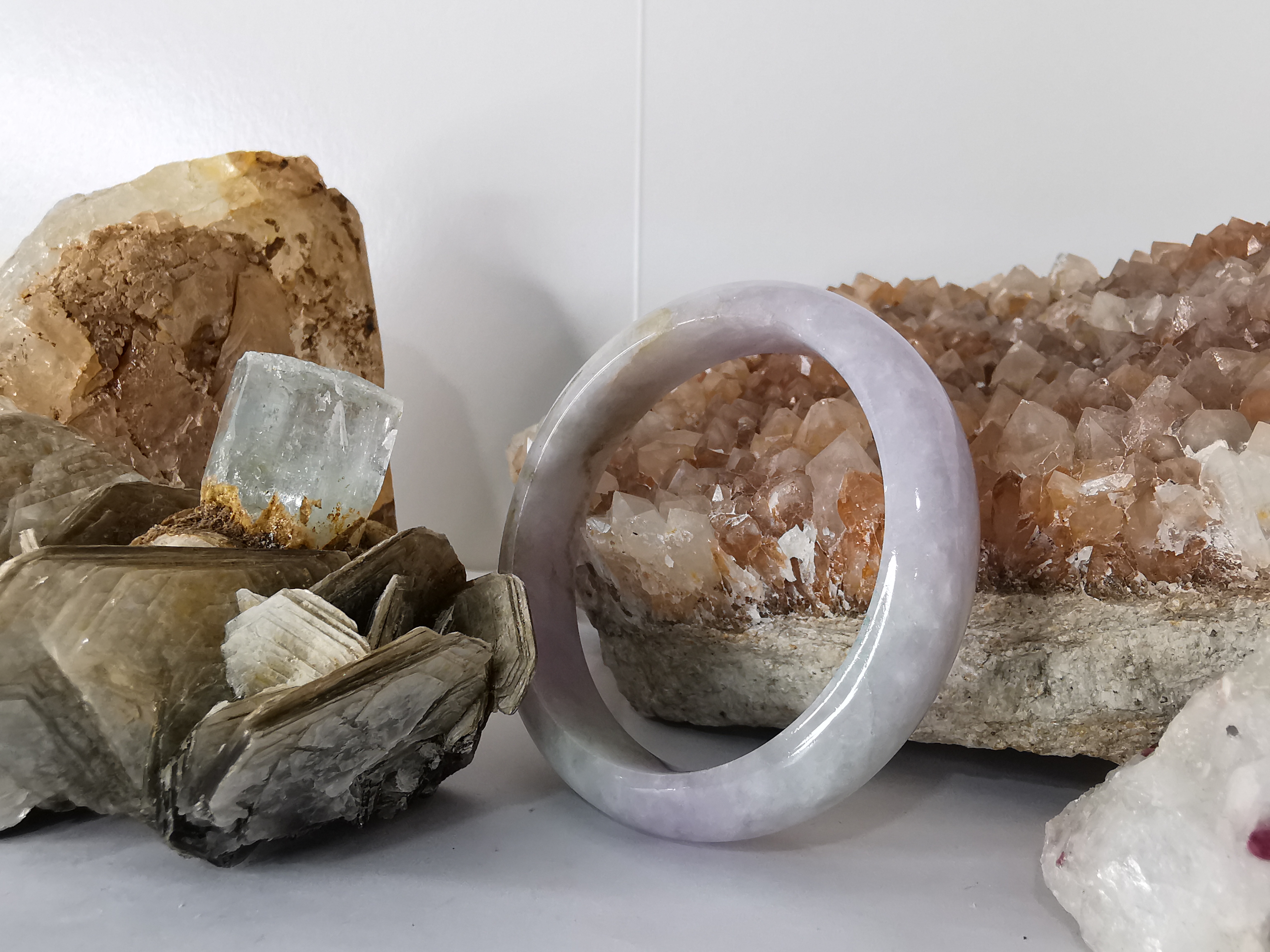 Violet Green Jade Bangle กำไลหยกเจไดต์แท้ Diameter/ เส้นผ่านศูนย์กลางด้านใน 56 mm.