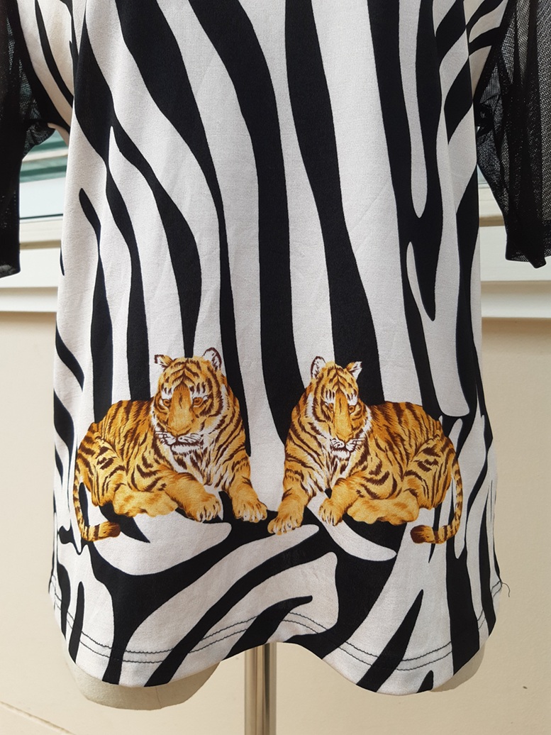 เสื้อคอกลมวินเทจลายเสือ ผ้ายืดเด้งๆ