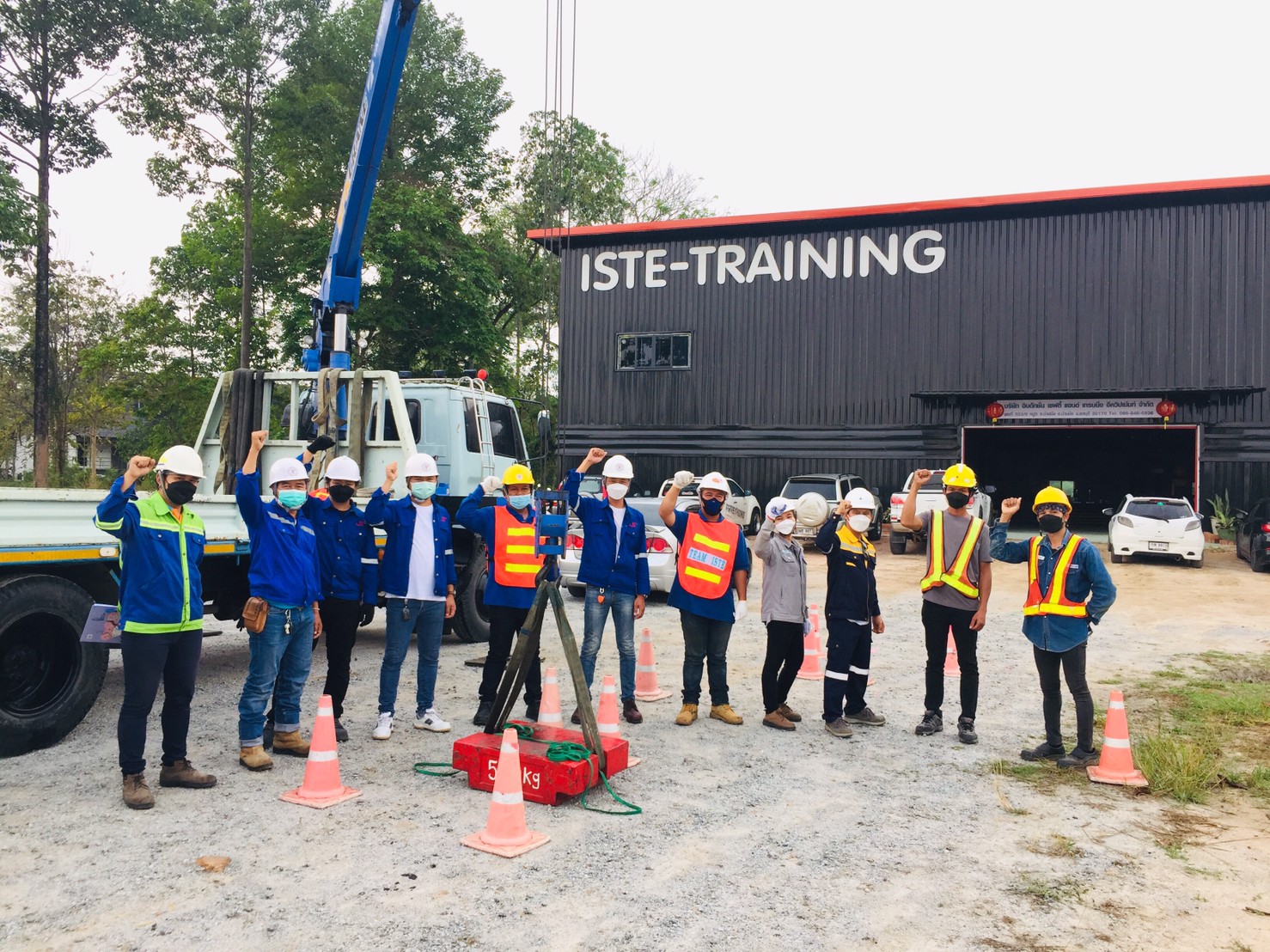 อบรมหลักสูตรเครน 4 ผู้ หลักสูตร ผู้บังคับปั้นจั่น ผู้ให้สัญญาณแก่ผู้บังคับปั้นจั่น ผู้ยึดเกาะวัสดุ และผู้ควบคุมการใช้ปั้นจั่น สำหรับปั้นจั่นชนิดเคลื่อนที่ กฎหมายใหม่ อบรม Public บาท / ท่าน อบรมเครนหลักสูตร ภาษาอังกฤษ