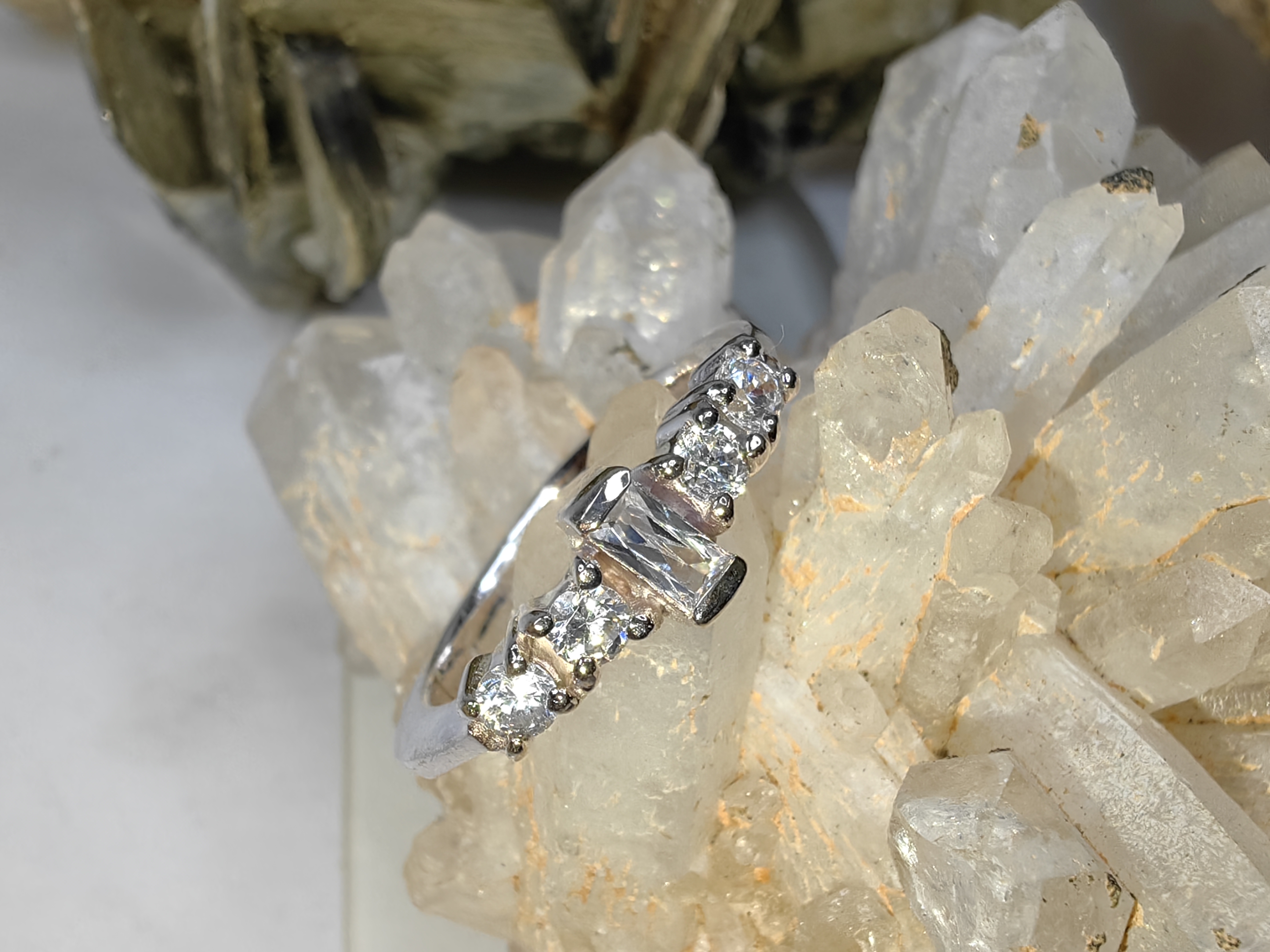 แหวนเพชร CZ เงินแท้ 92.5% Cubic Zirconia 925 Sterling Silver Ring Size 49