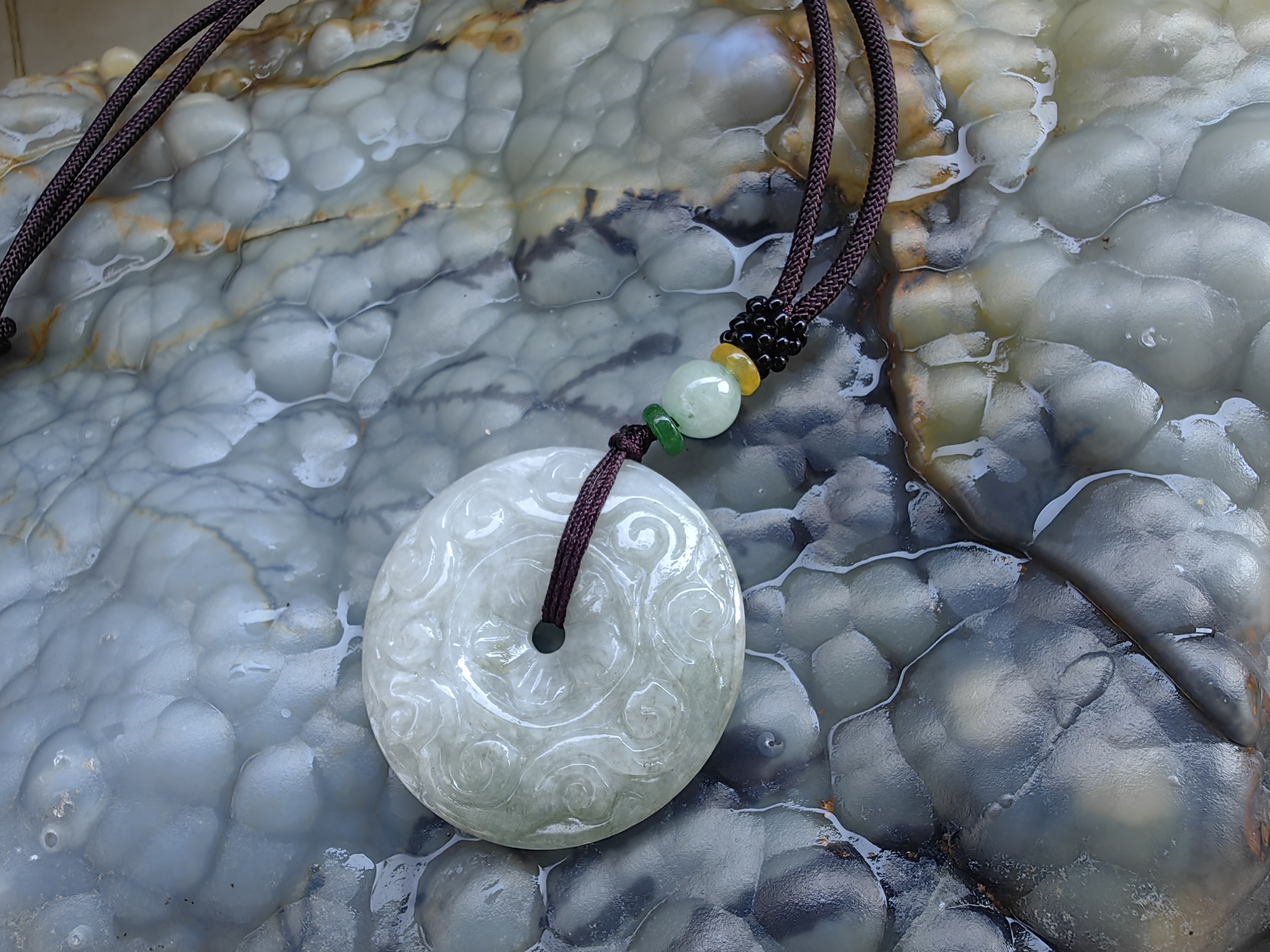 Burmese Jadeite Pendent Round 39 mm. จี้สร้อยคอหยกพม่า กลม 39 mm.