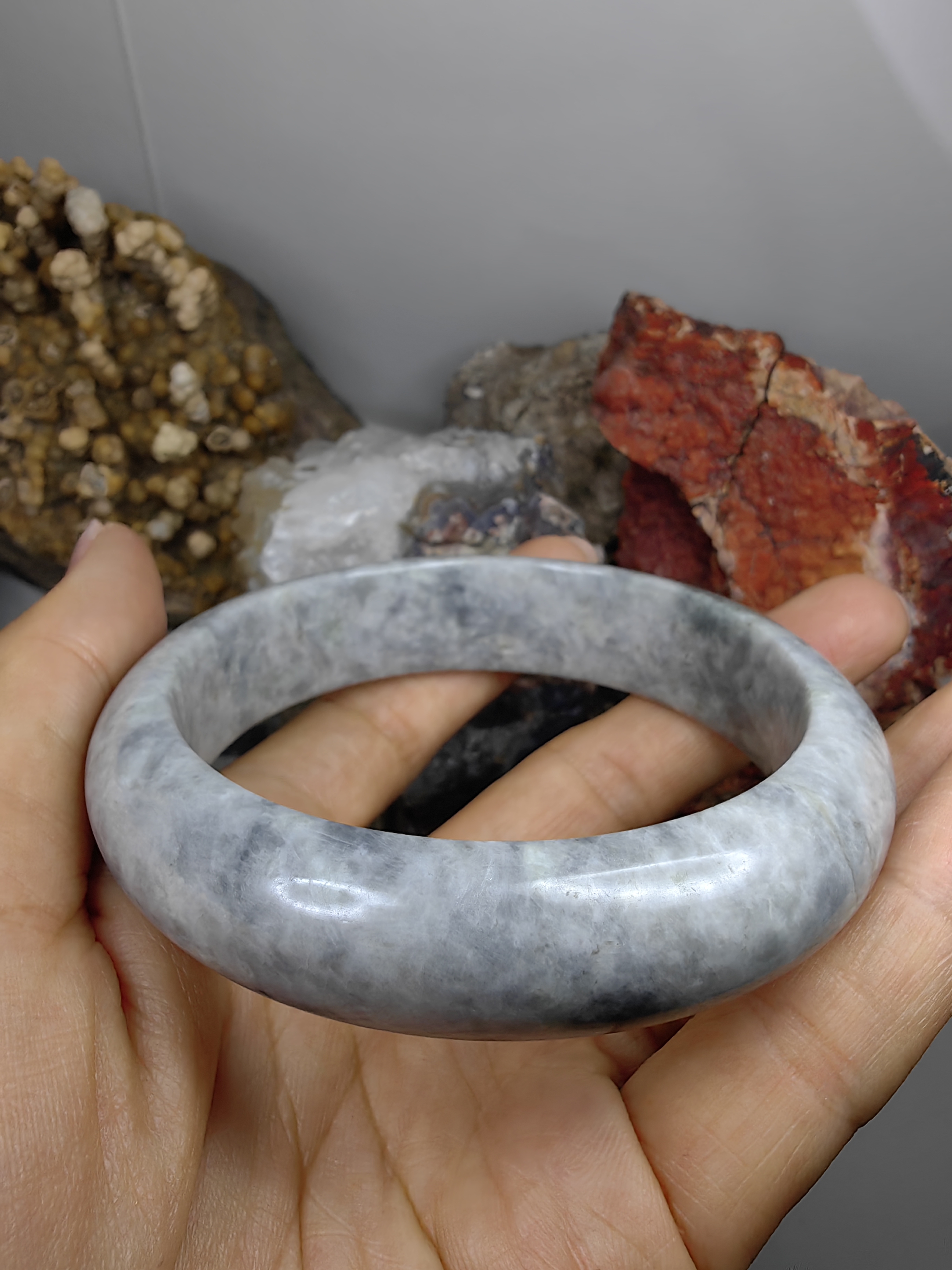 Burmese Jadeite Bangle Size 63 กำไลหยกเจไดต์พม่า Diameter/ เส้นผ่านศูนย์กลางด้านใน 63 mm.