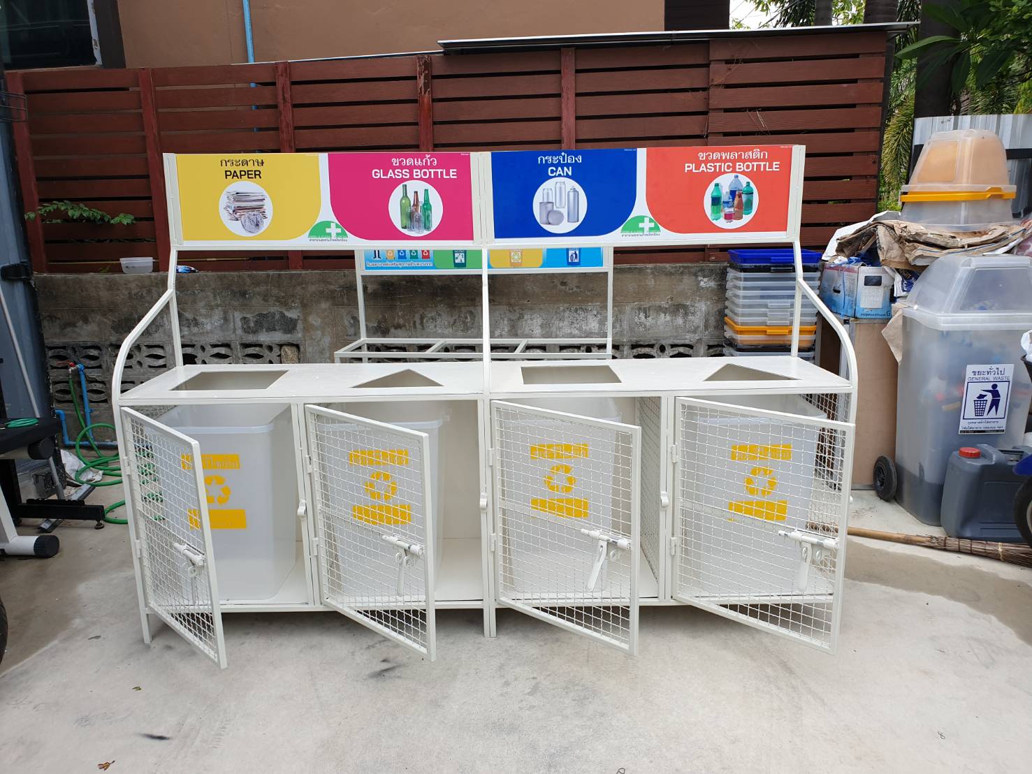แท่นวางถังขยะแบบตะแกรงเหล็ก ขนาด 4 ช่อง