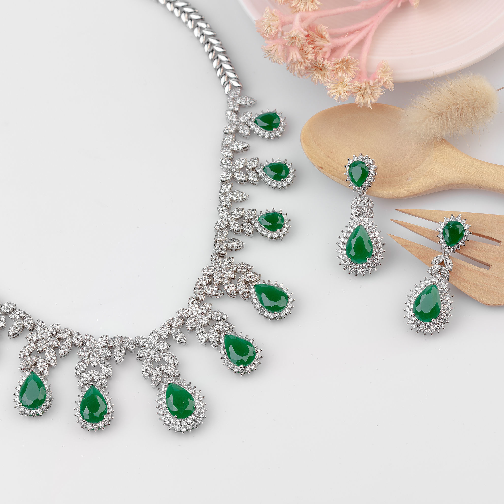 EMERALD DIAMOND 18K WHITE GOLD NECKLACE EARRING สร้อยคอ ต่างหู มรกต ล้อมเพชร ทอง 18K Pre-order