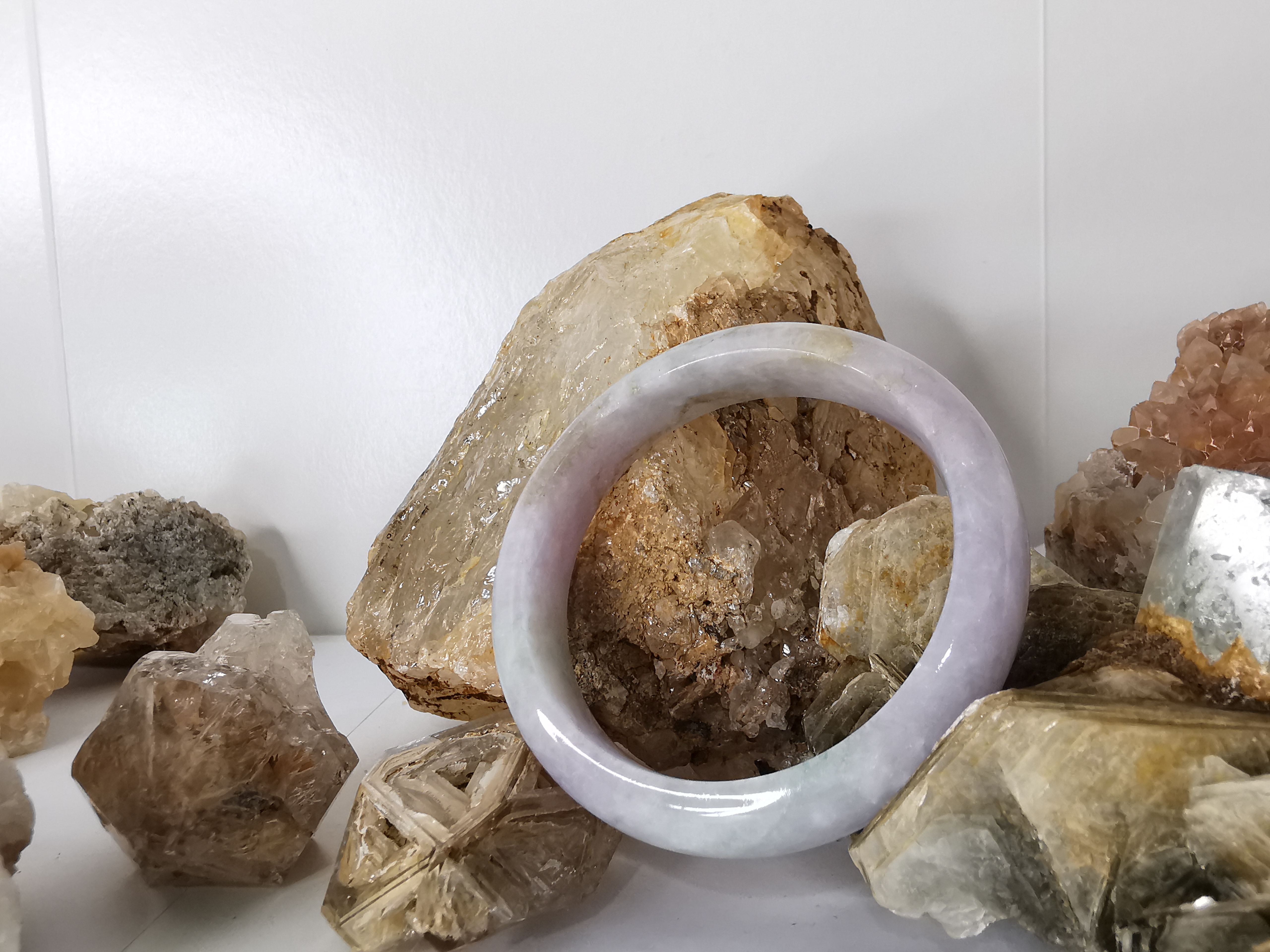 Violet Green Jade Bangle กำไลหยกเจไดต์แท้ Diameter/ เส้นผ่านศูนย์กลางด้านใน 56 mm.