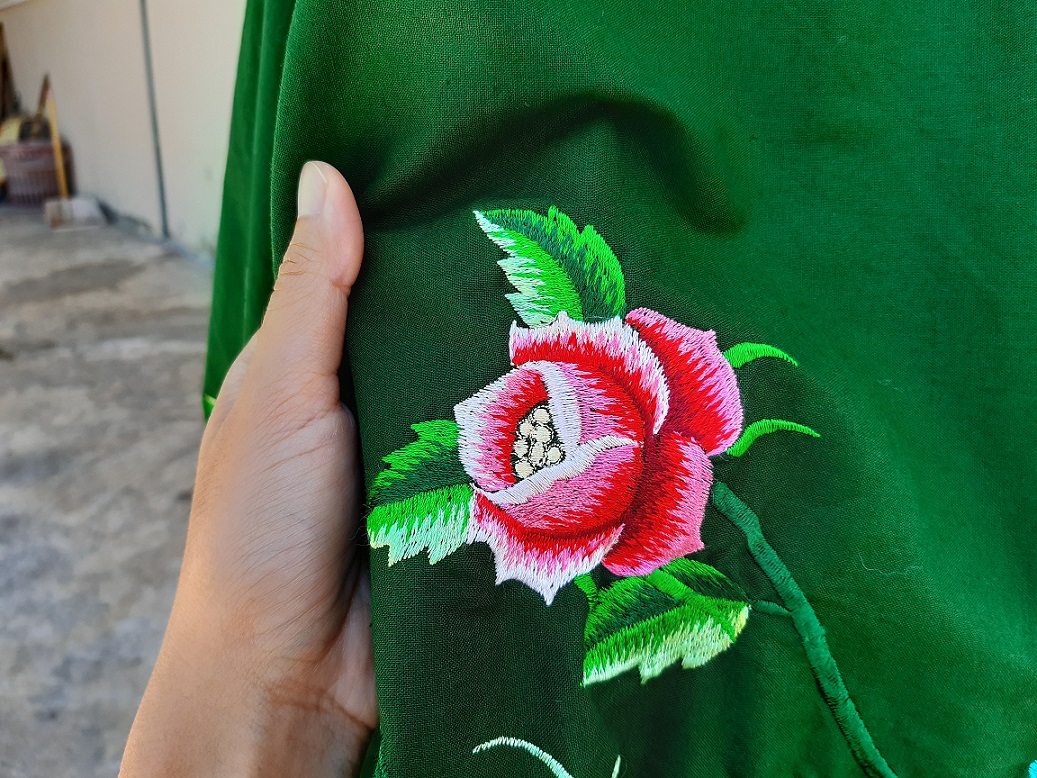 กระโปรงวินเทจงานปักสีเขียวเข้ม