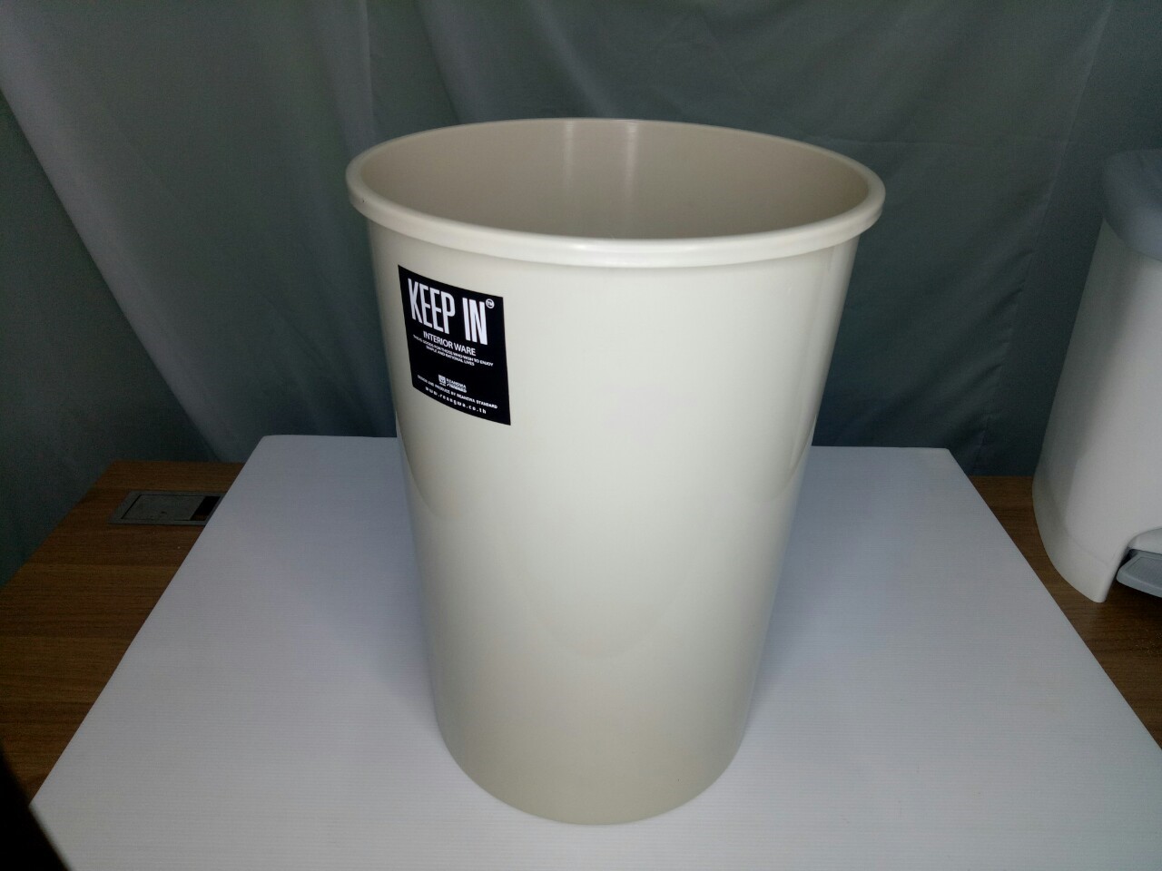 ถังขยะทรงกลม ไม่มีฝา 8 ลิตร