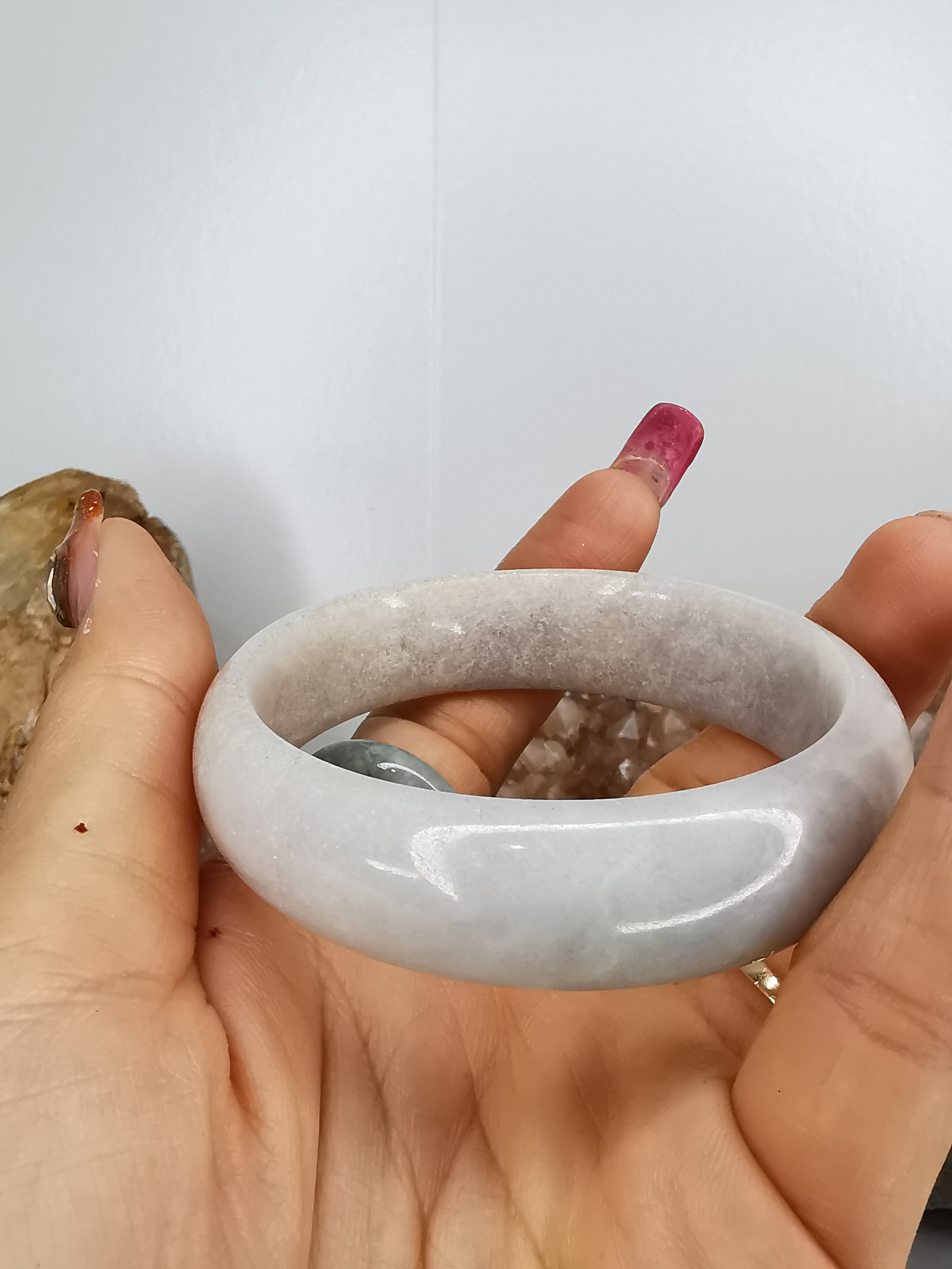 White Green Jade Bangle กำไลหยกเจไดต์แท้ Diameter/ เส้นผ่านศูนย์กลางด้านใน 54 mm.