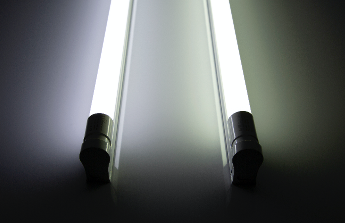 LED T8 Super White หลอดแอลอีดี T8 ซุปเปอร์ไวท์ แสงขาวกว่าหลอดทั่วไป