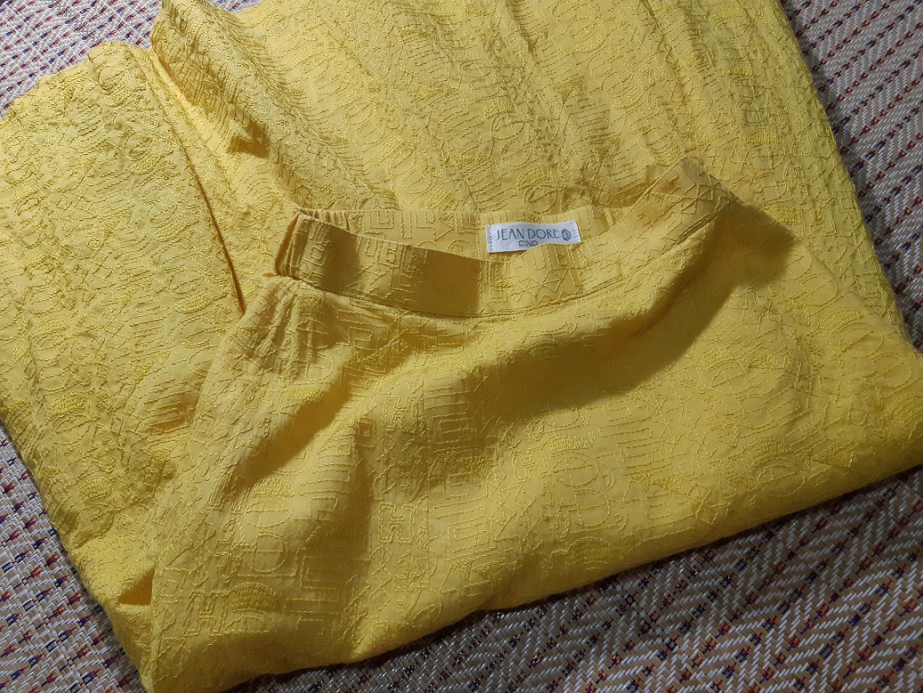 กระโปรงทรงบานสีเหลือง