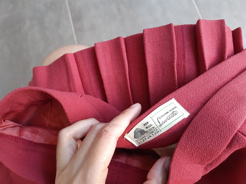 กระโปรงพลีทจีบรอบหน้า-หลัง สีแดงสละ (Vintage skirt)