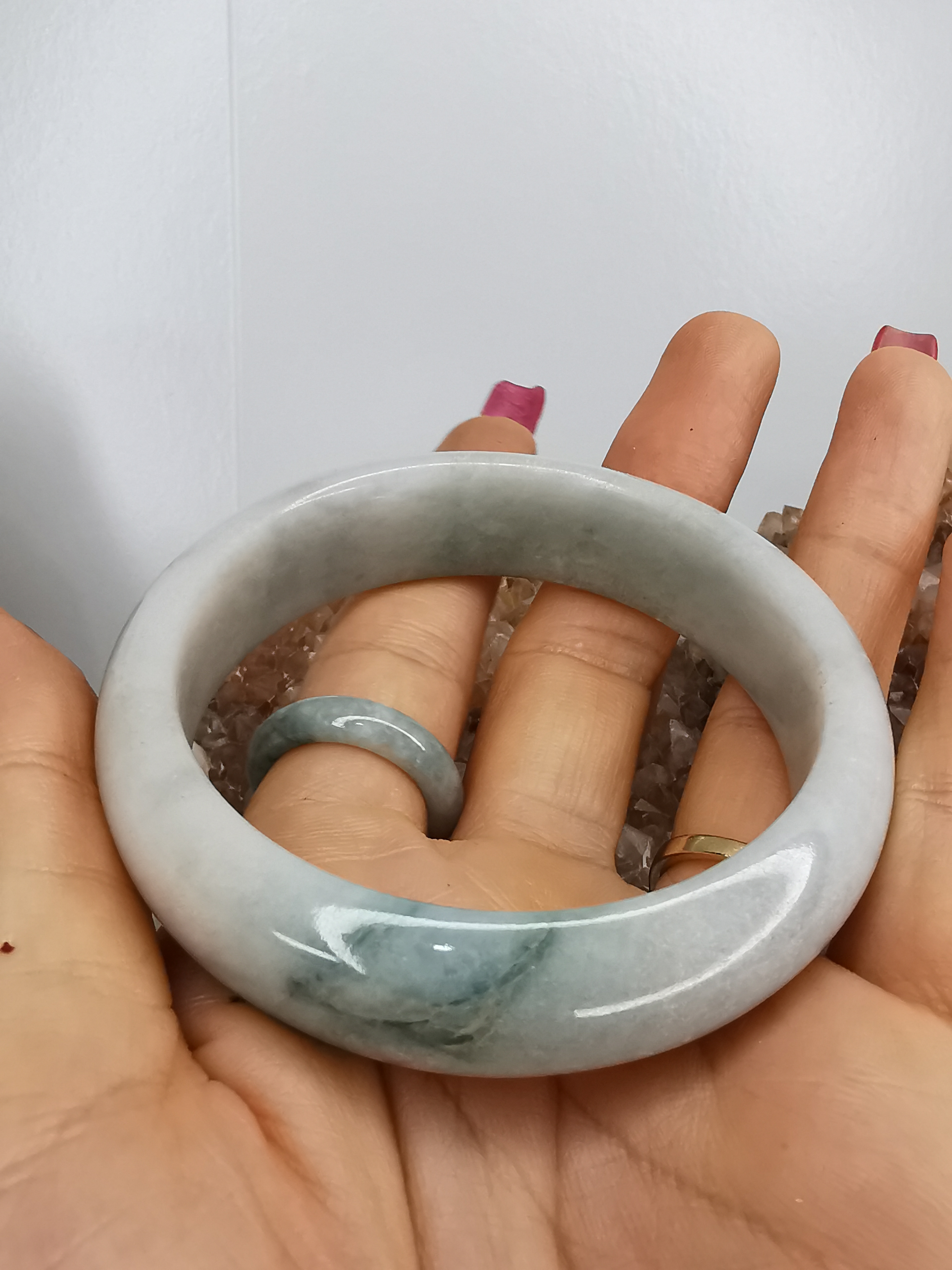 White Green Jade Bangle กำไลหยกเจไดต์แท้ Diameter/ เส้นผ่านศูนย์กลางด้านใน 56 mm.