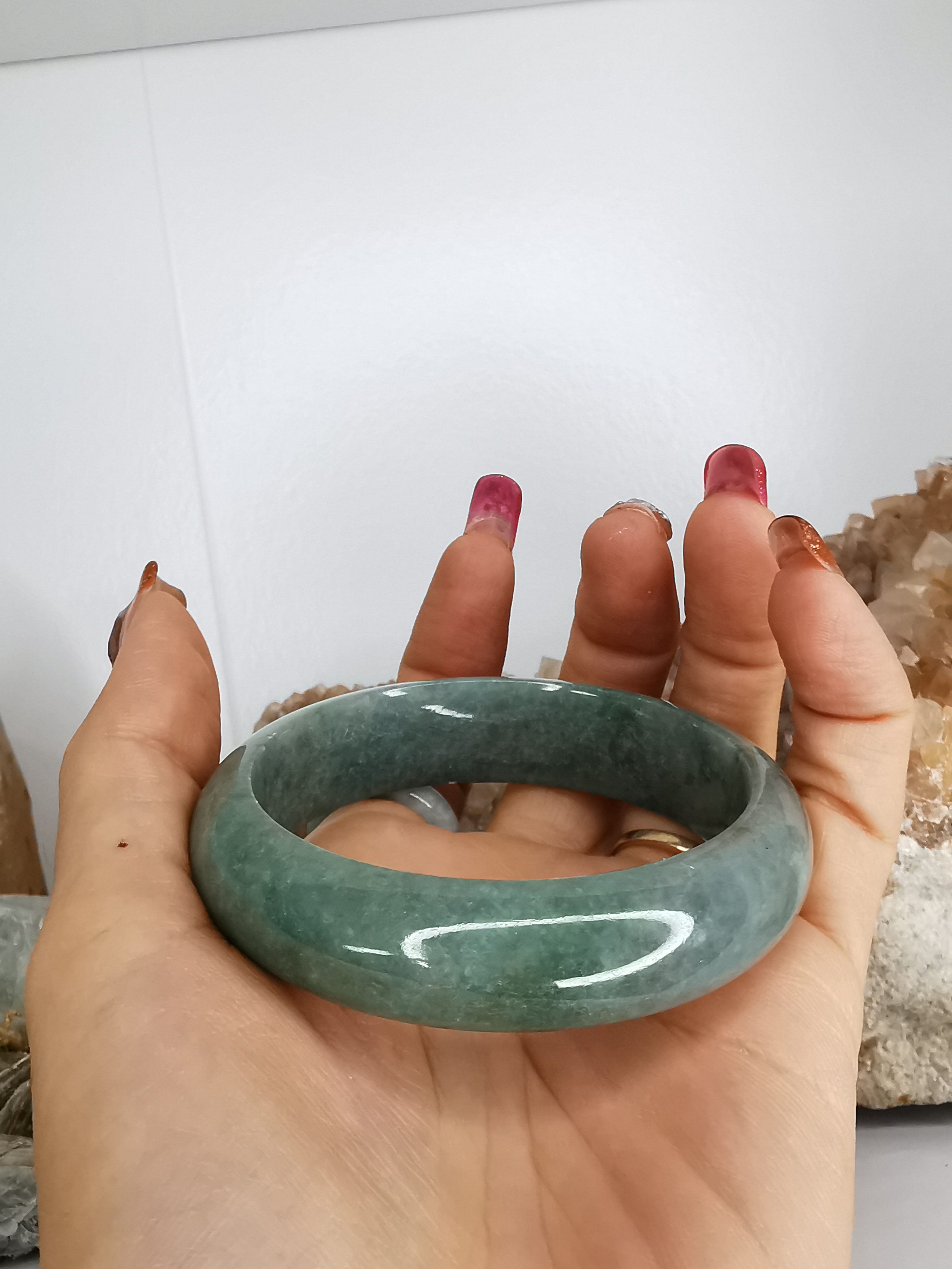 Green Bangle กำไลหยกเจไดต์แท้ Diameter/ เส้นผ่านศูนย์กลางด้านใน 57 mm.