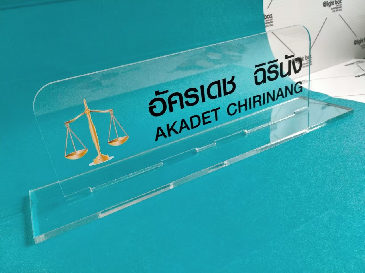 ป้ายตั้งโต๊ะ สรีนแผ่นอะคริลิค