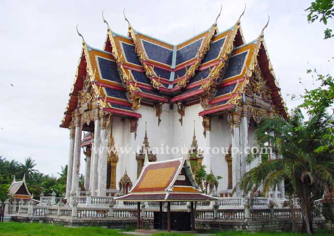 เที่ยวเมืองสามน้ำ ชมตลาดอัมพวา ทำบุญ 9 วัด ลองเรือชมหิ่งห้อย