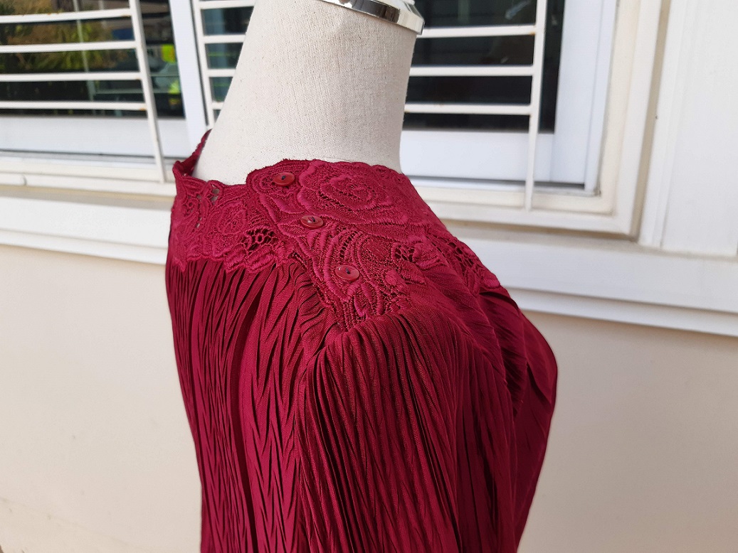 เสื้ออัดพลีทญี่ปุ่นสีแดง