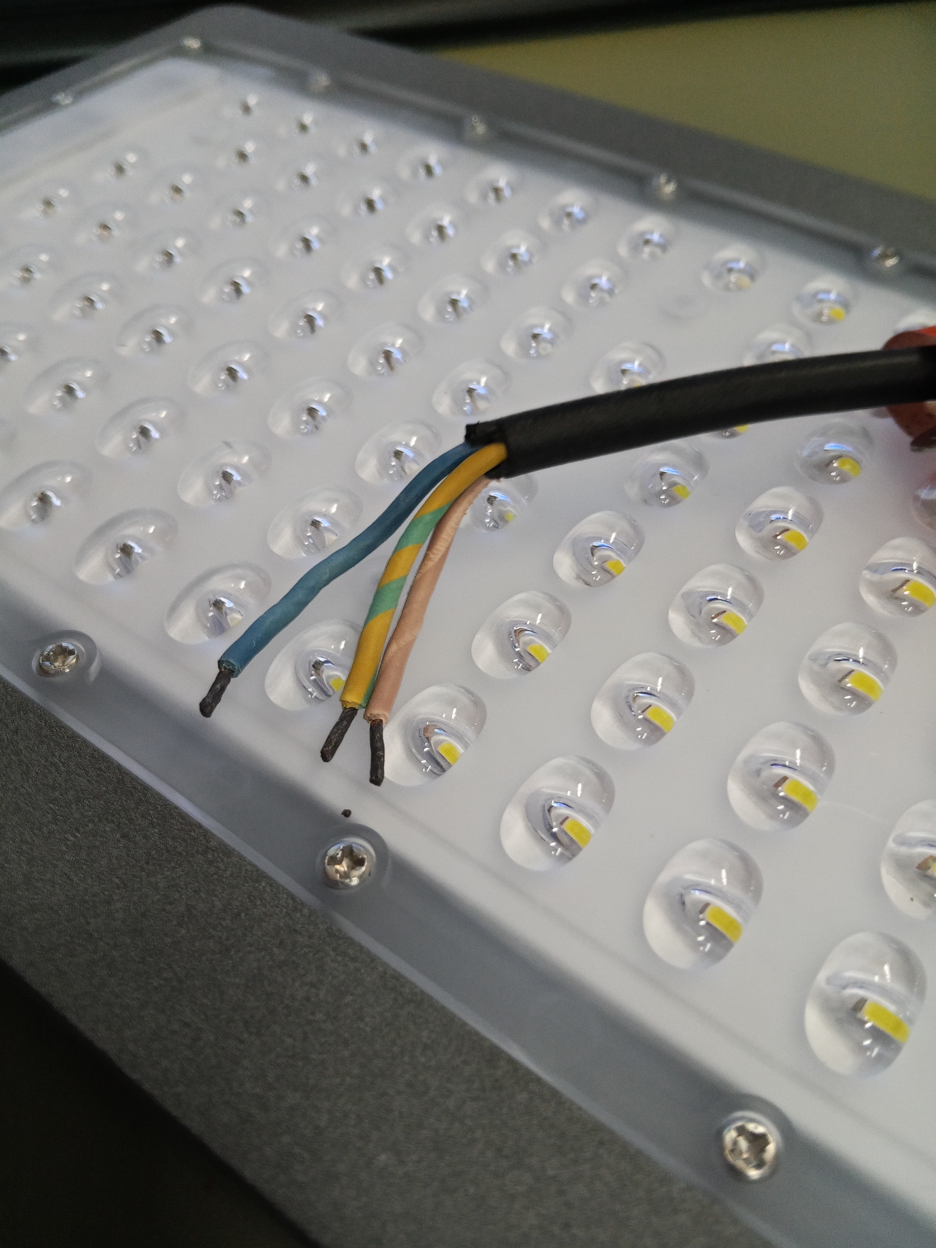 GATA โคมถนน LED 100W รุ่นVARD MADE IN THAILAND ผลิตในประเทศไทย พร้อมขาจับ พร้อมใช้งาน Daylight