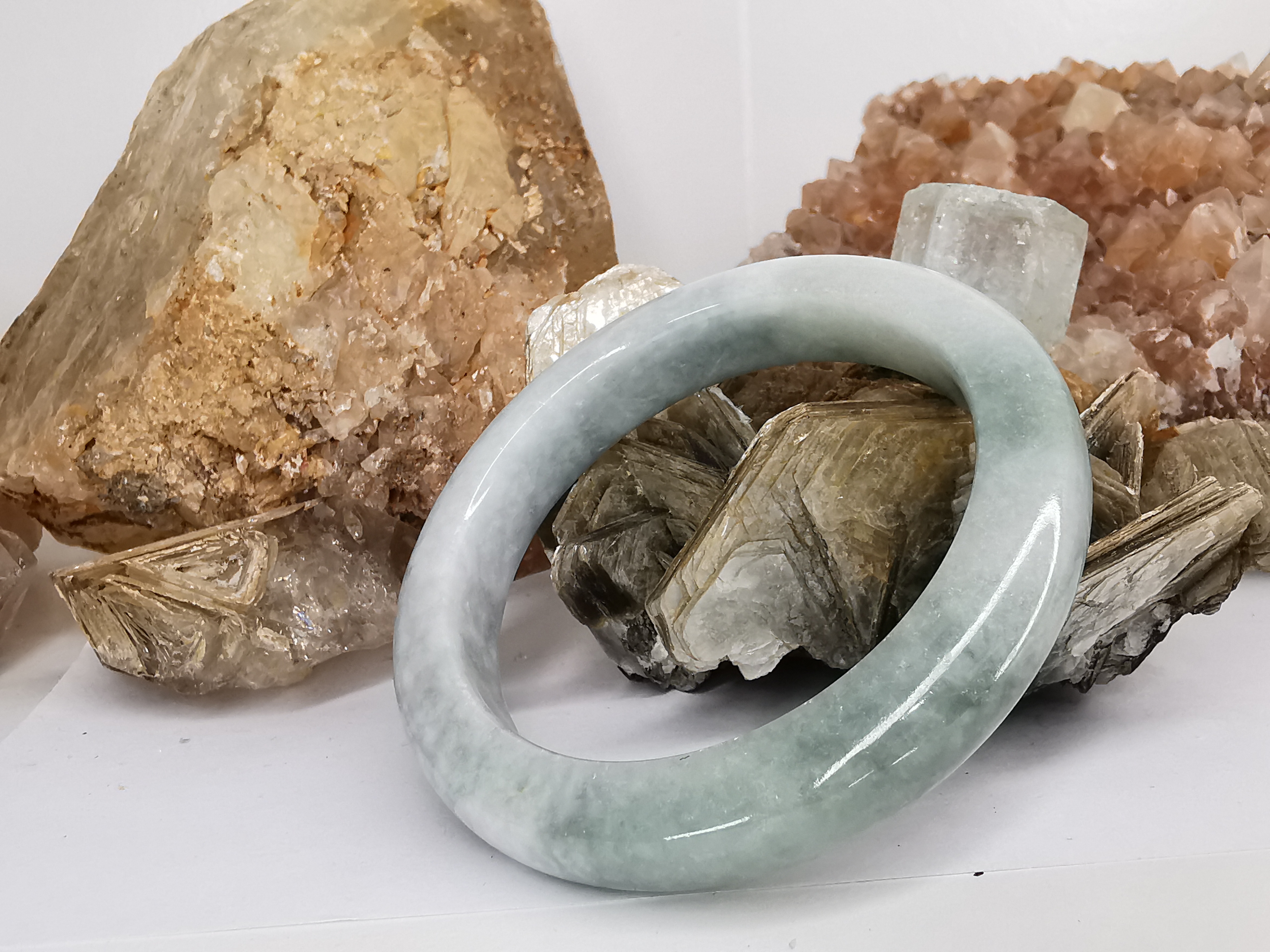 Green White Bangle กำไลหยกเจไดต์แท้ Diameter/ เส้นผ่านศูนย์กลางด้านใน 55 mm.*