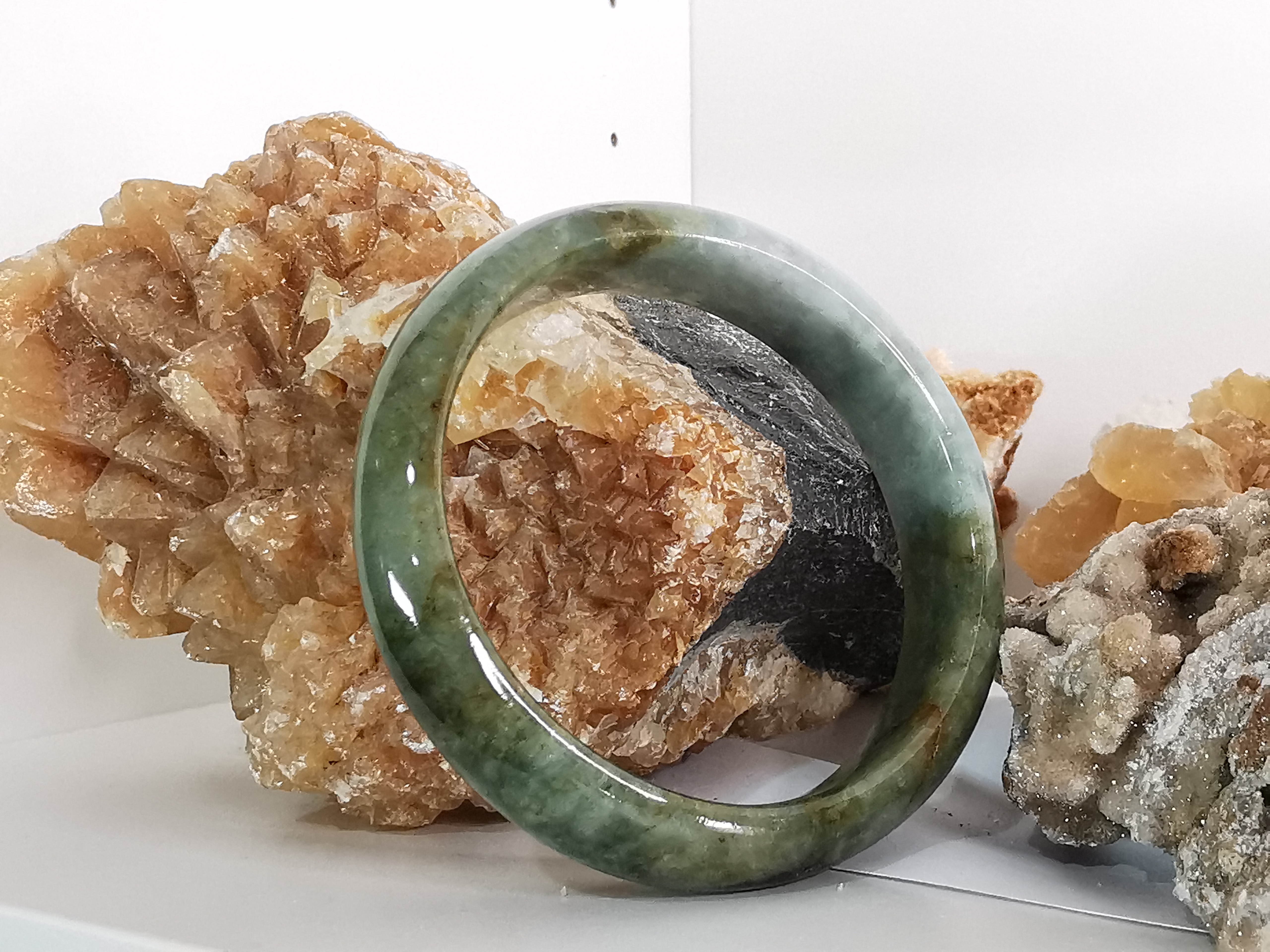 Green Brown Bangle กำไลหยกเจไดต์แท้ Diameter/ เส้นผ่านศูนย์กลางด้านใน 53 mm.